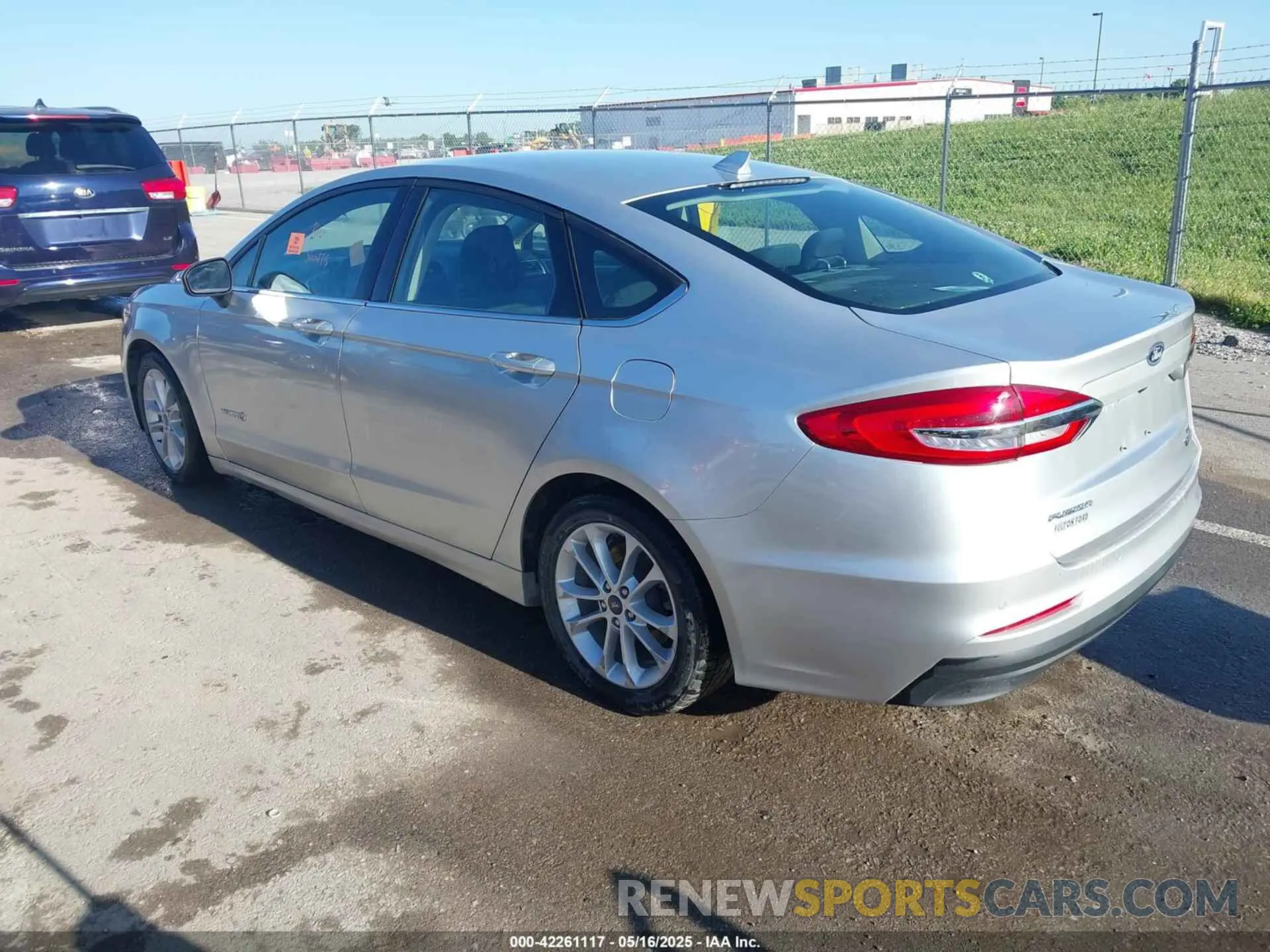3 Photograph of a damaged car 3FA6P0LU3KR199154 FORD FUSION HYBRID 2019