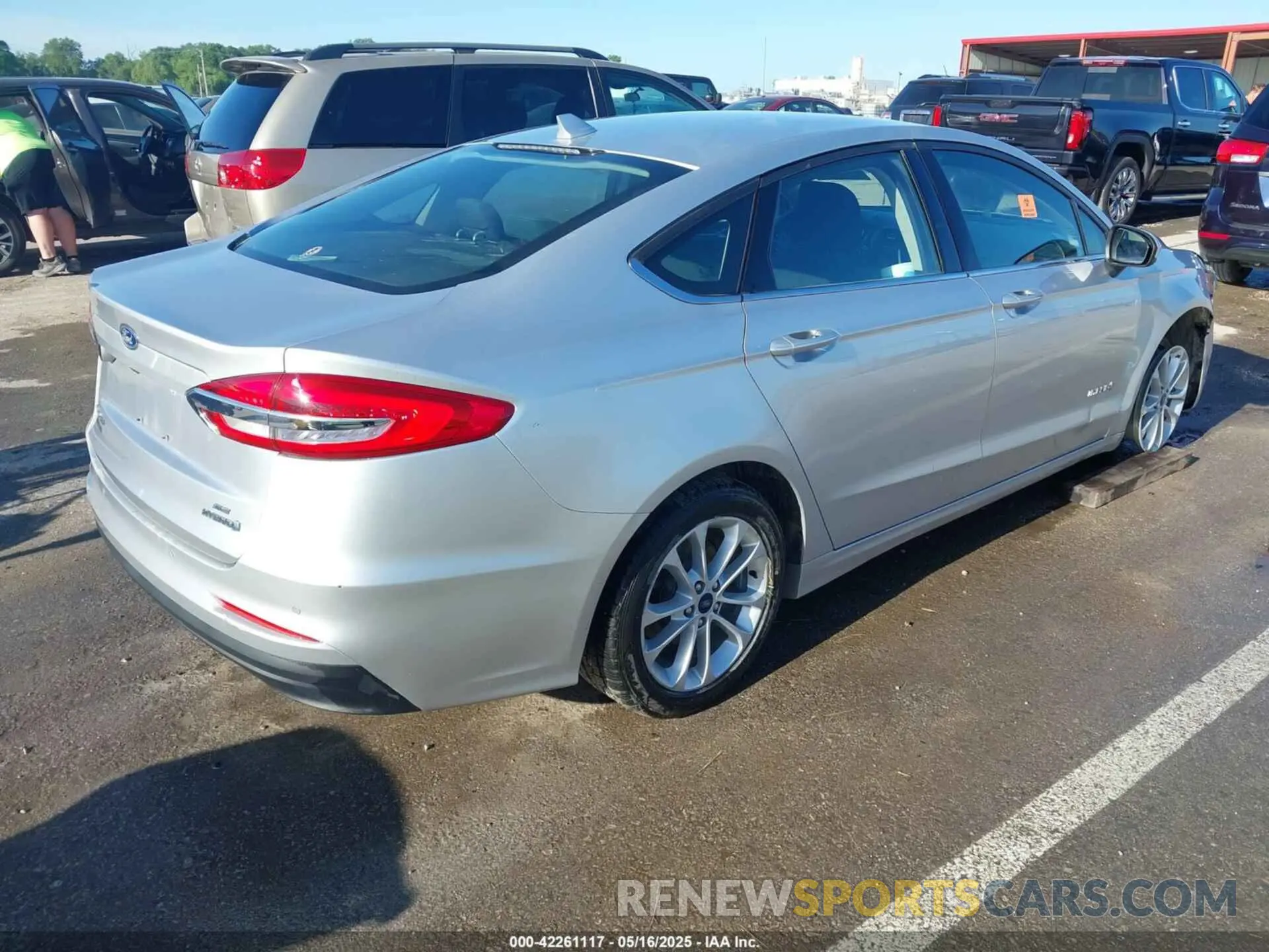 4 Photograph of a damaged car 3FA6P0LU3KR199154 FORD FUSION HYBRID 2019