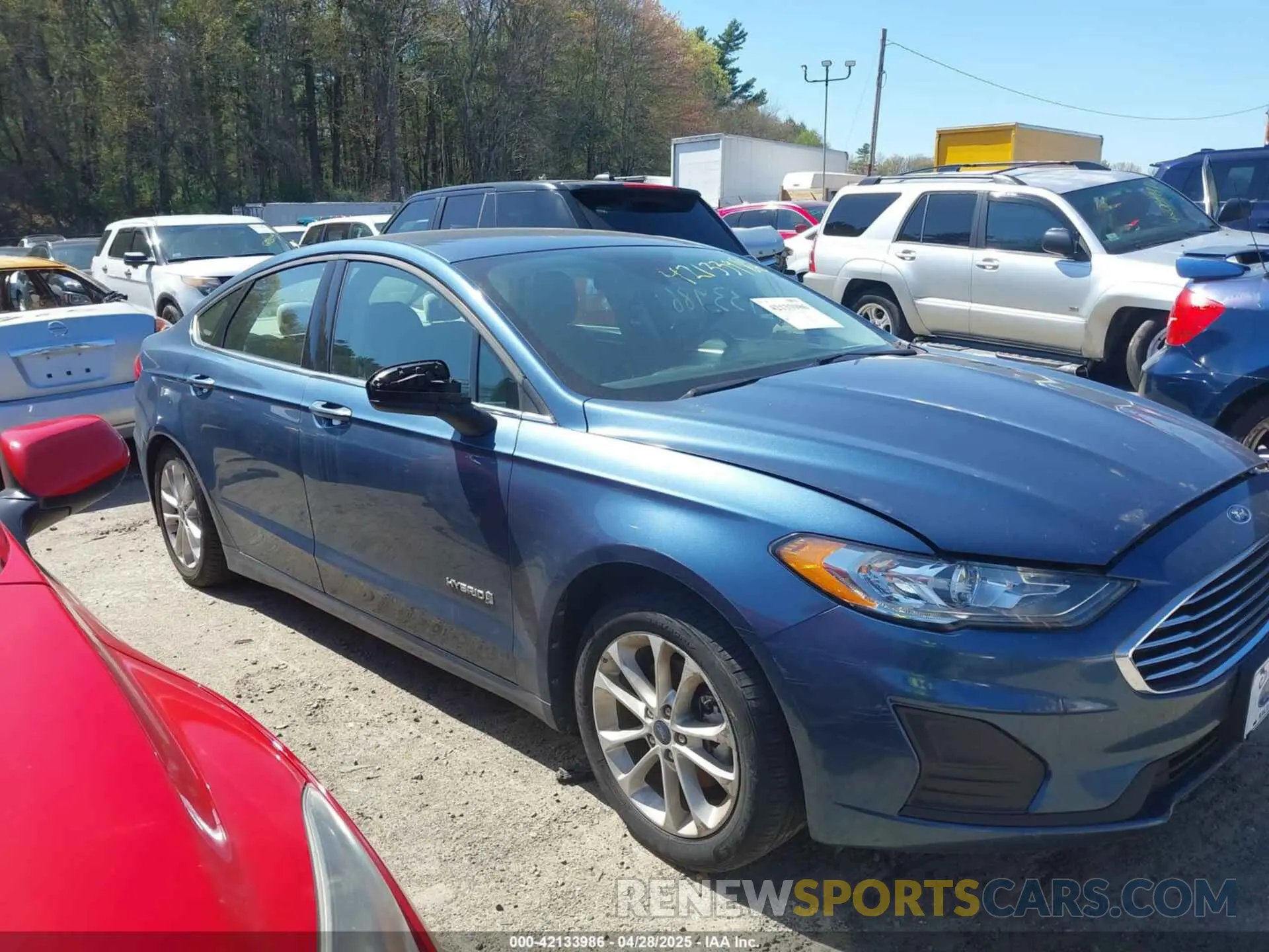 13 Photograph of a damaged car 3FA6P0LU3KR204076 FORD FUSION HYBRID 2019