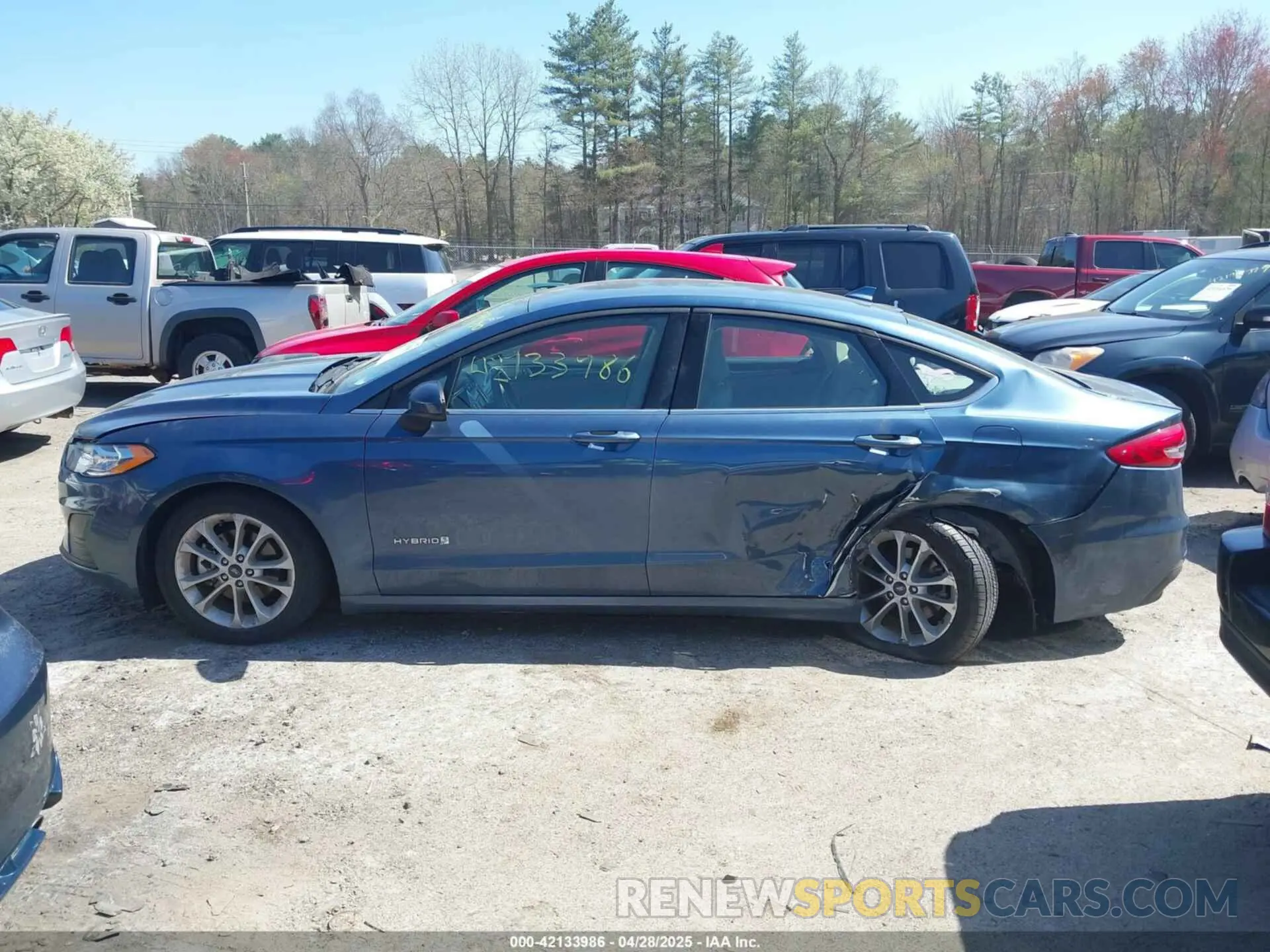 14 Photograph of a damaged car 3FA6P0LU3KR204076 FORD FUSION HYBRID 2019