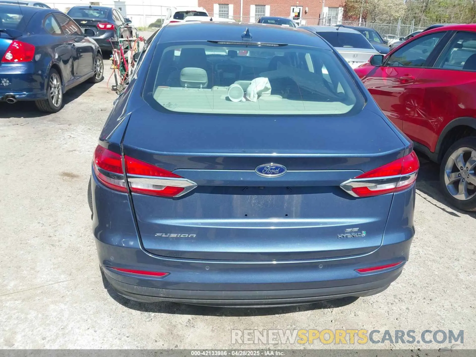 16 Photograph of a damaged car 3FA6P0LU3KR204076 FORD FUSION HYBRID 2019