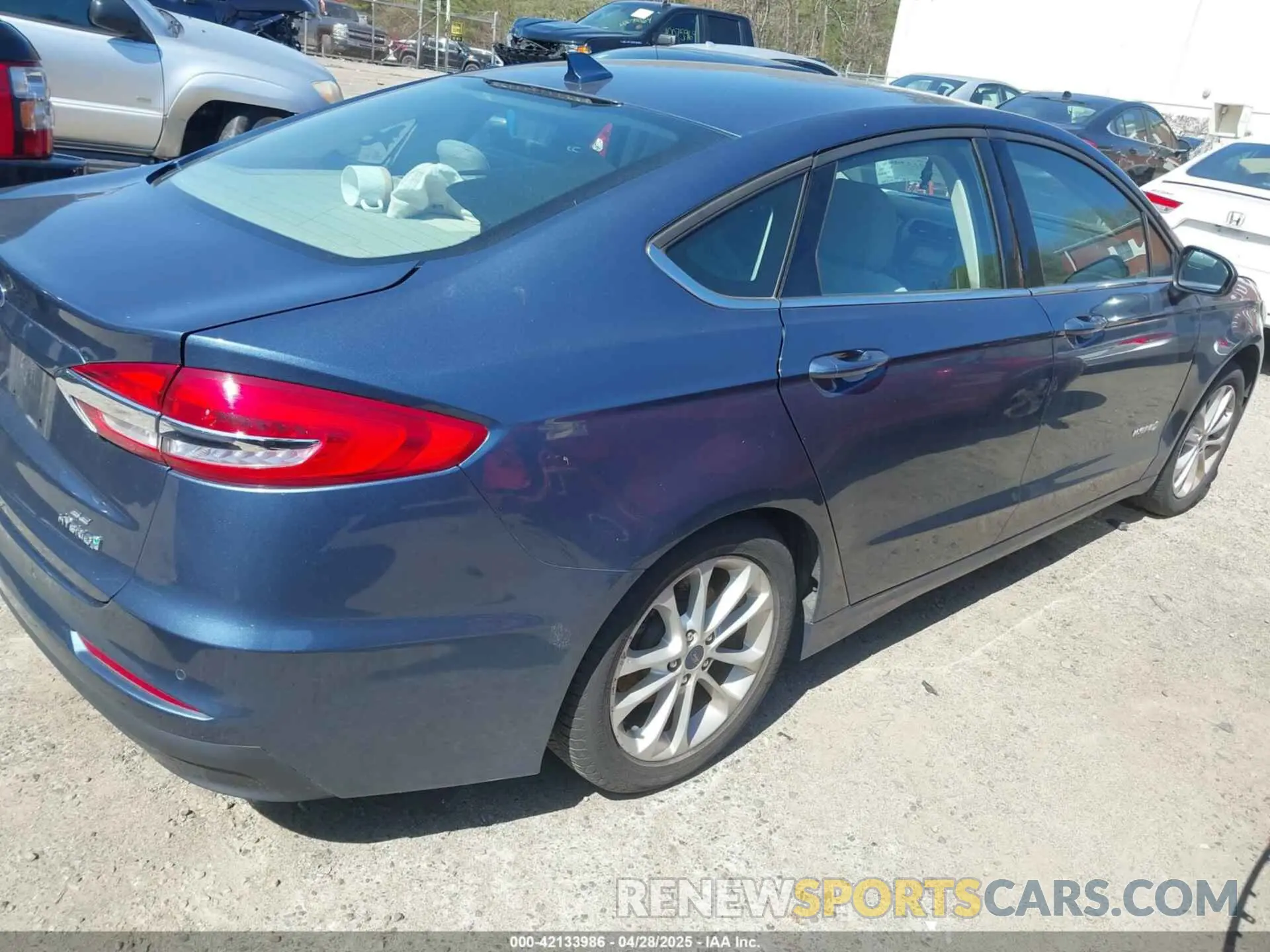 4 Photograph of a damaged car 3FA6P0LU3KR204076 FORD FUSION HYBRID 2019