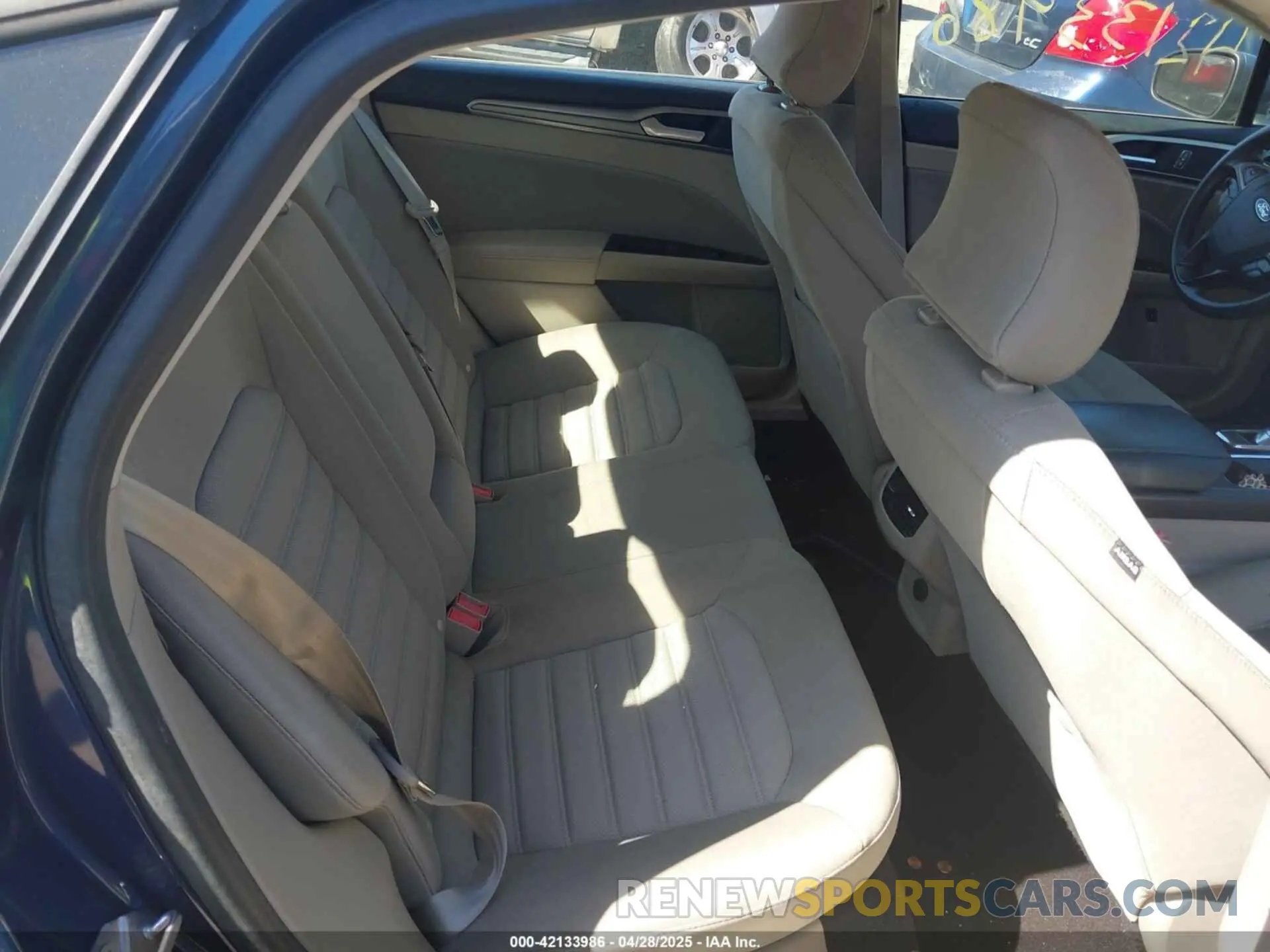 8 Photograph of a damaged car 3FA6P0LU3KR204076 FORD FUSION HYBRID 2019