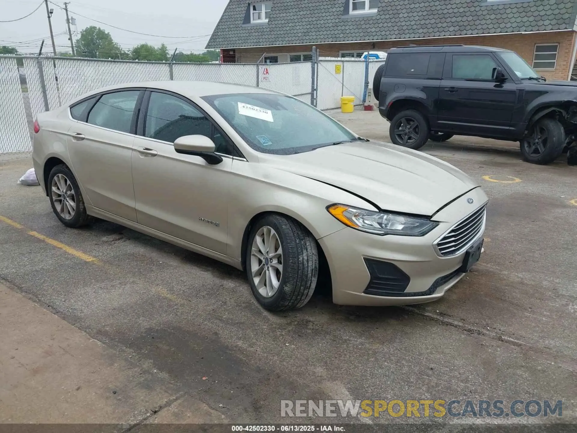 1 Photograph of a damaged car 3FA6P0LU4KR102589 FORD FUSION HYBRID 2019