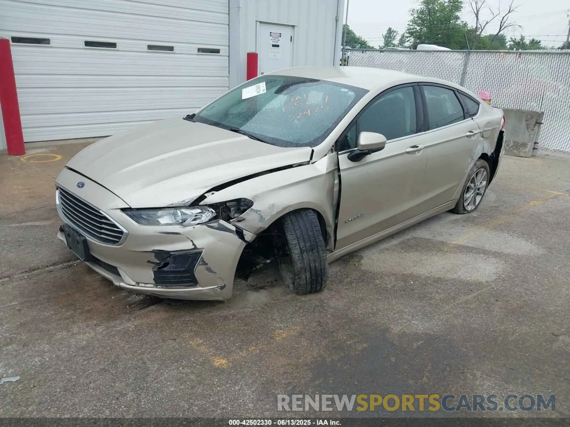 2 Photograph of a damaged car 3FA6P0LU4KR102589 FORD FUSION HYBRID 2019