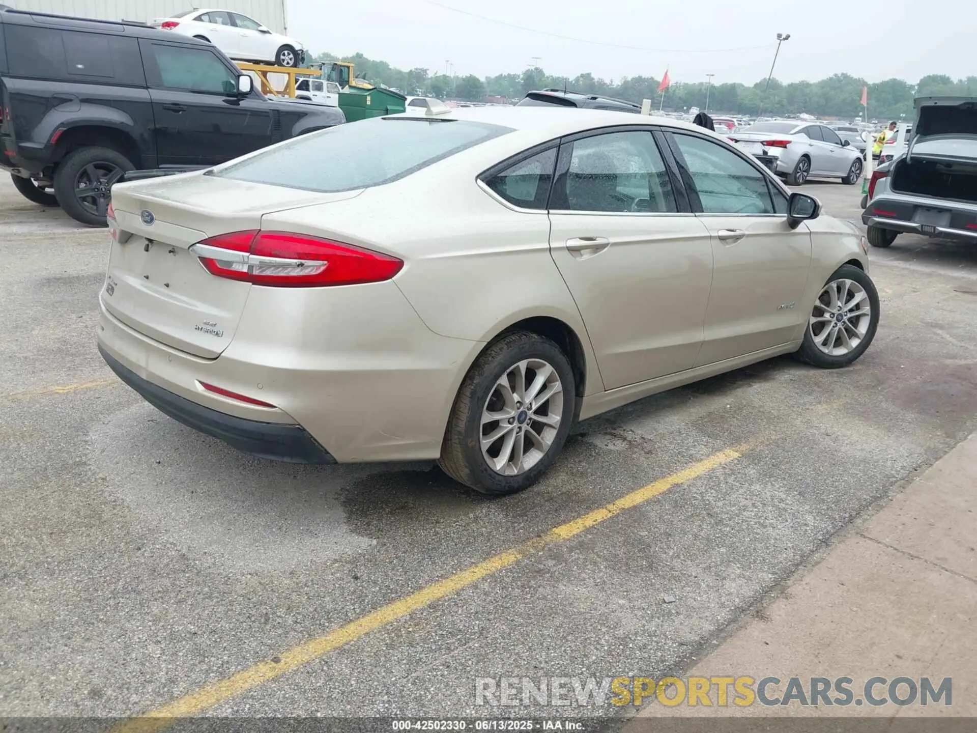 4 Photograph of a damaged car 3FA6P0LU4KR102589 FORD FUSION HYBRID 2019