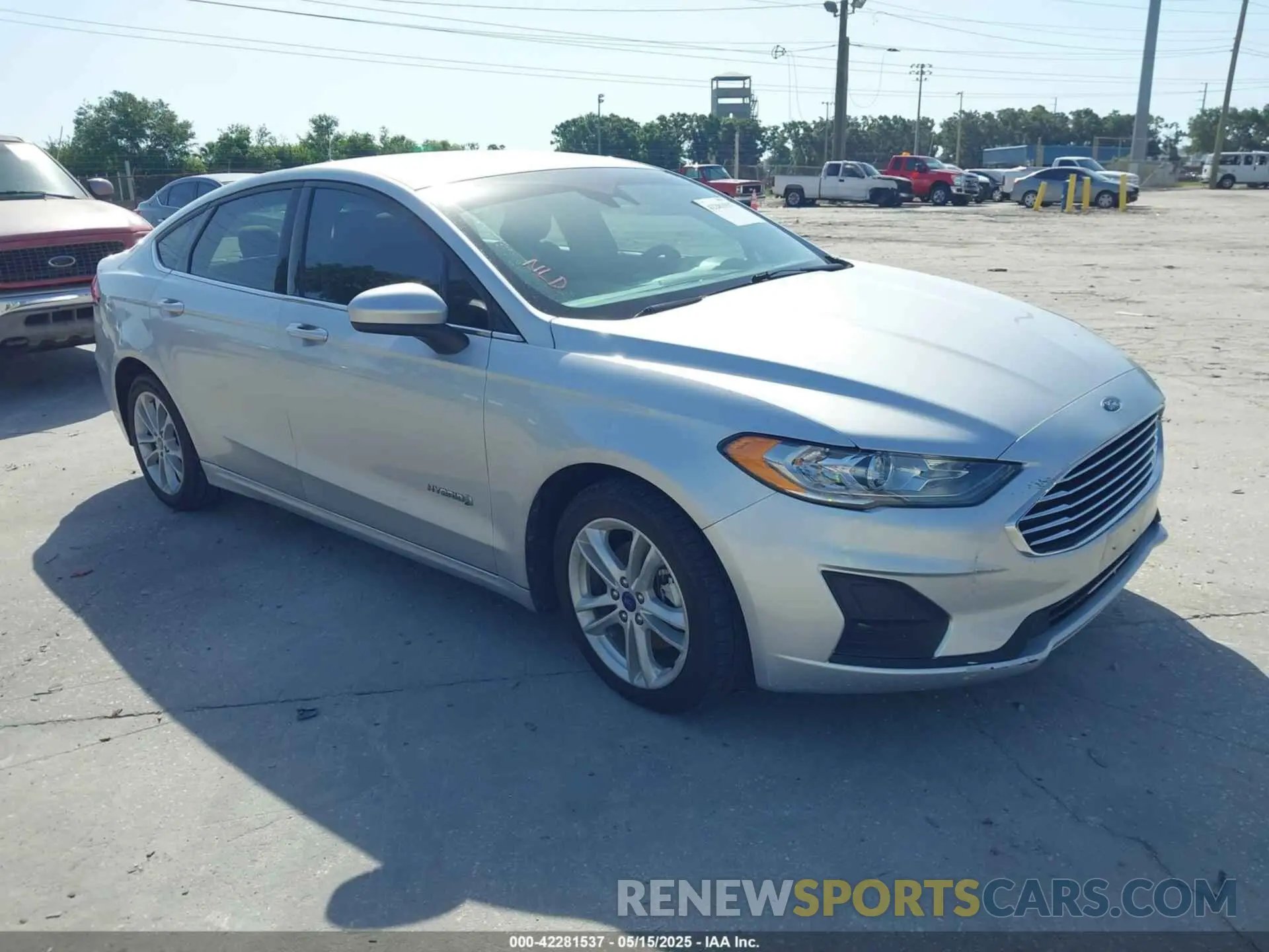1 Photograph of a damaged car 3FA6P0LU4KR242576 FORD FUSION HYBRID 2019
