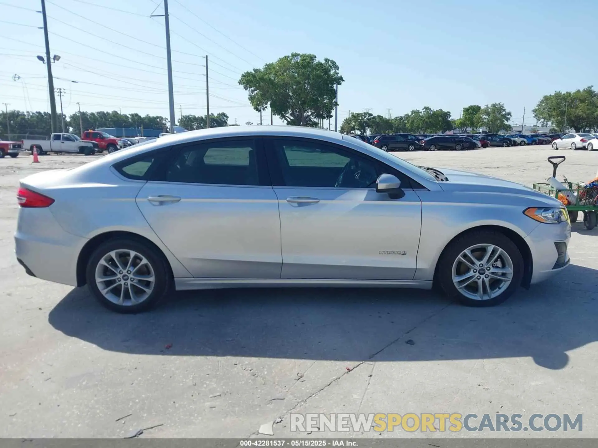 13 Photograph of a damaged car 3FA6P0LU4KR242576 FORD FUSION HYBRID 2019