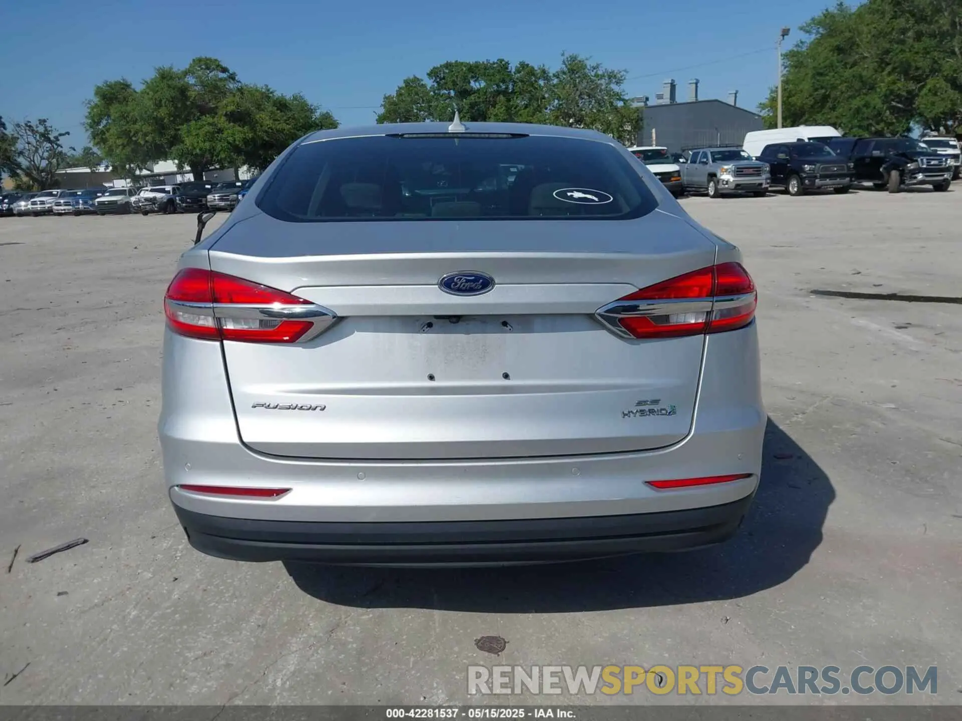 16 Photograph of a damaged car 3FA6P0LU4KR242576 FORD FUSION HYBRID 2019