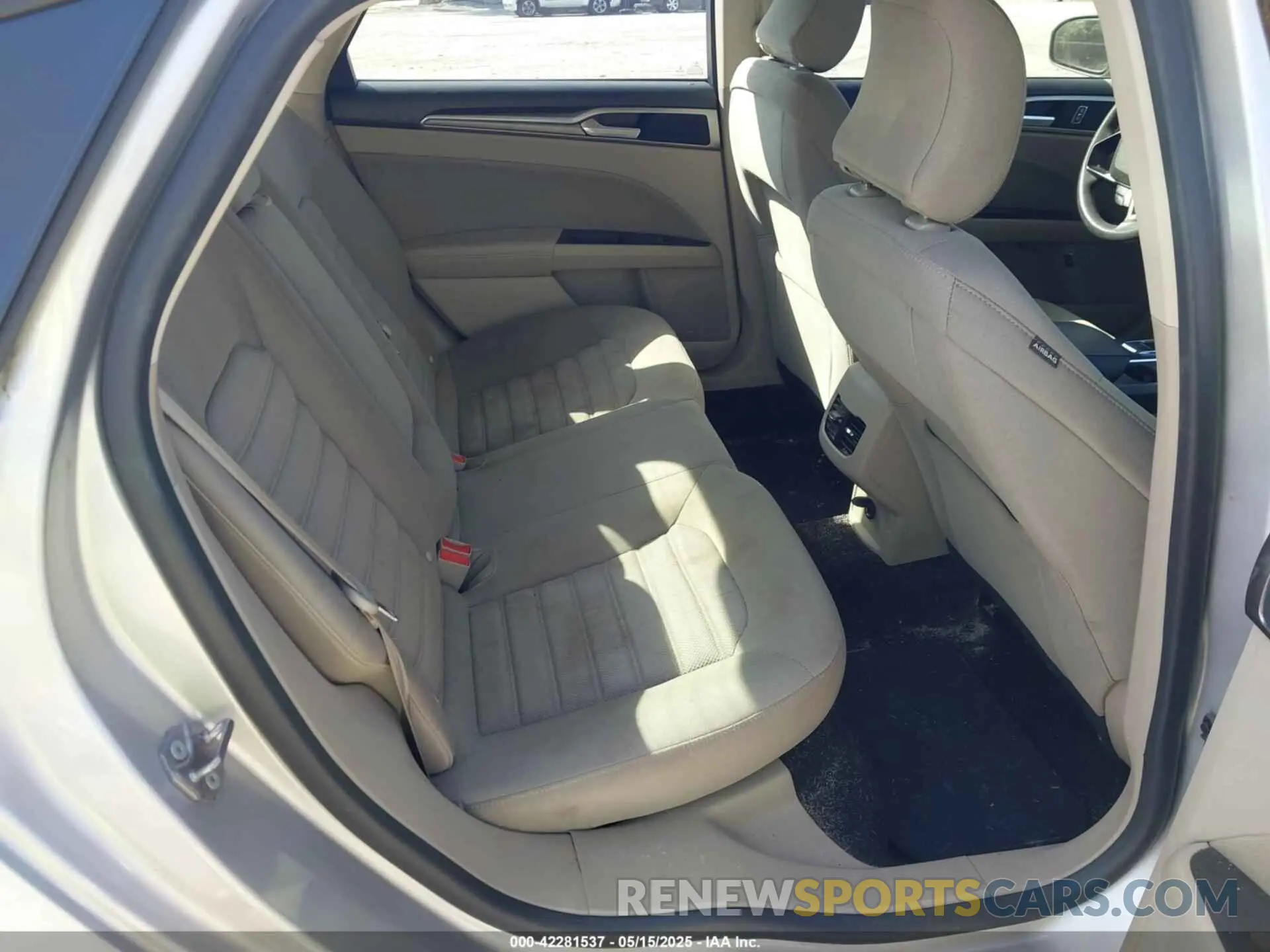 8 Photograph of a damaged car 3FA6P0LU4KR242576 FORD FUSION HYBRID 2019