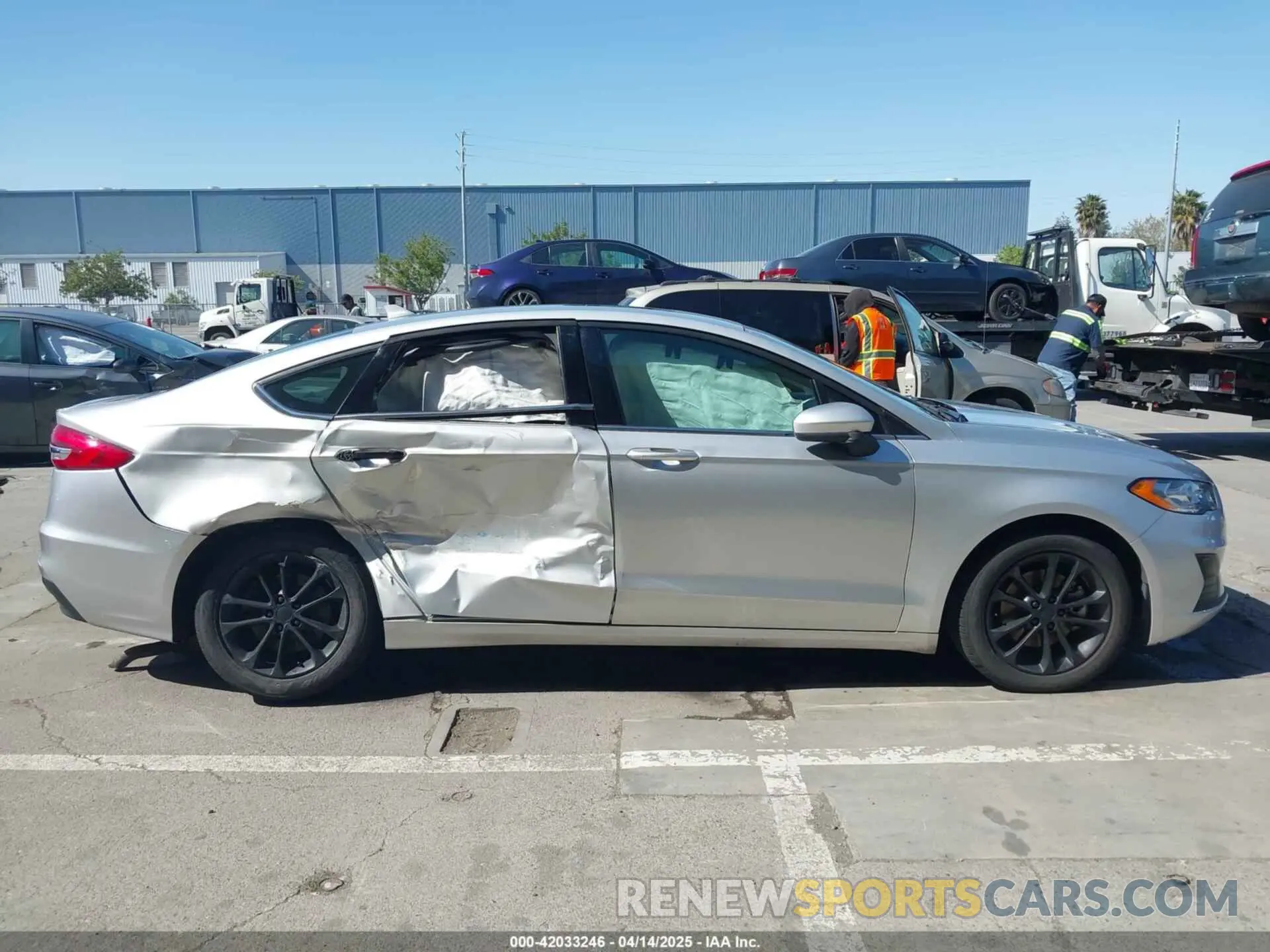 13 Photograph of a damaged car 3FA6P0LU4KR268983 FORD FUSION HYBRID 2019