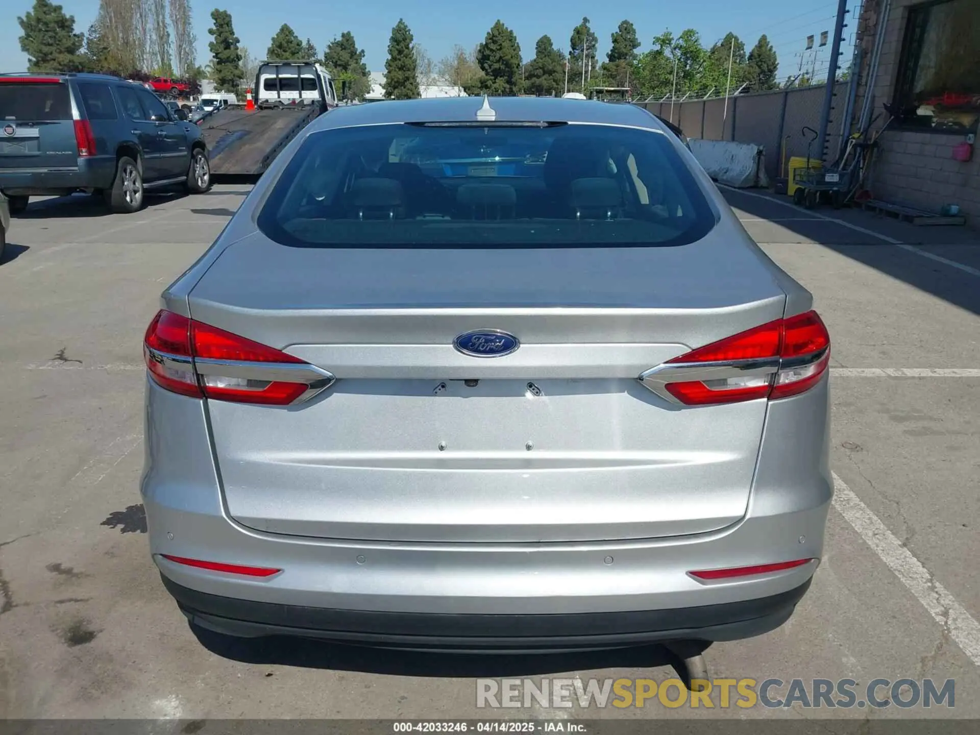 16 Photograph of a damaged car 3FA6P0LU4KR268983 FORD FUSION HYBRID 2019