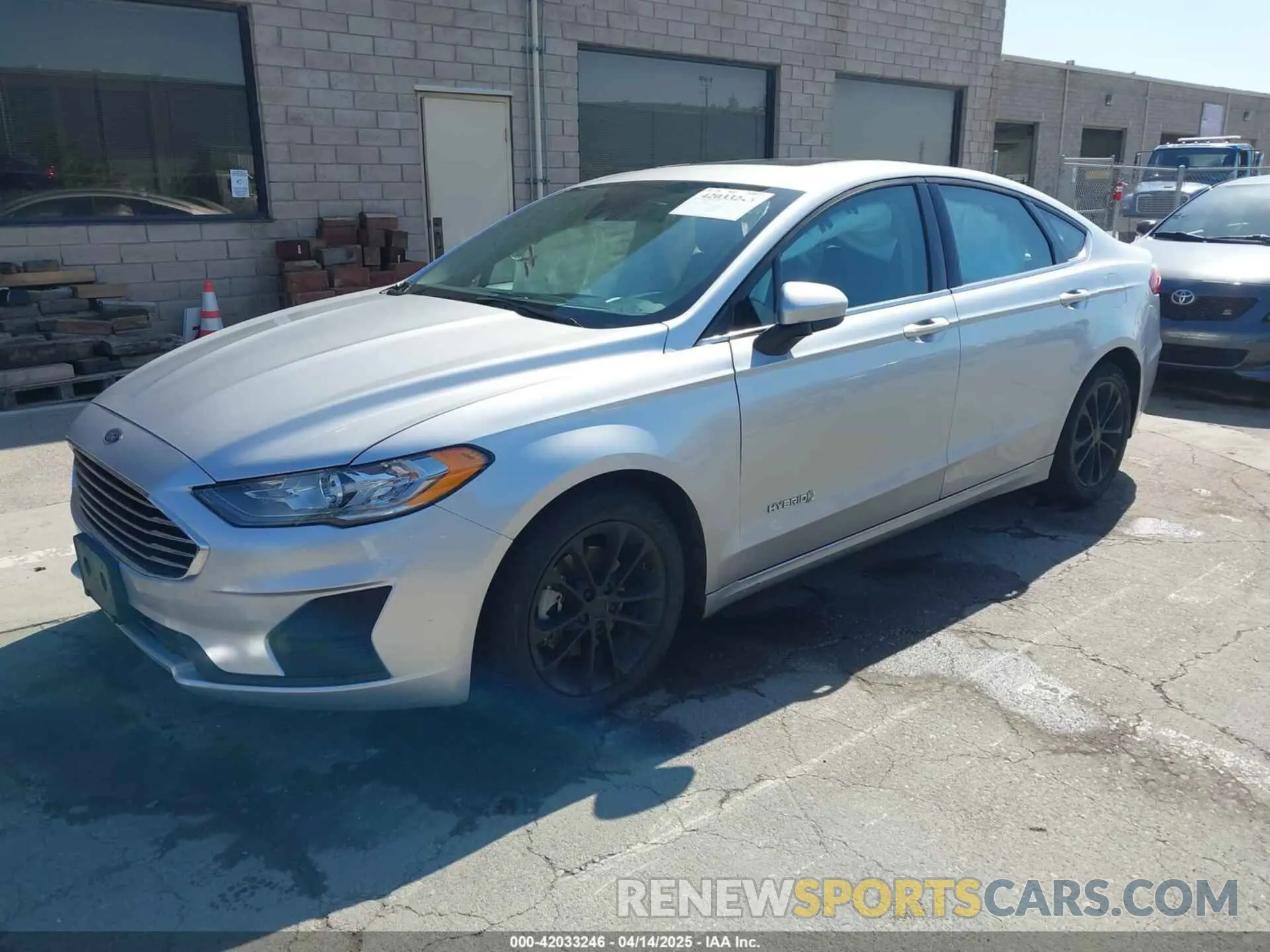 2 Photograph of a damaged car 3FA6P0LU4KR268983 FORD FUSION HYBRID 2019