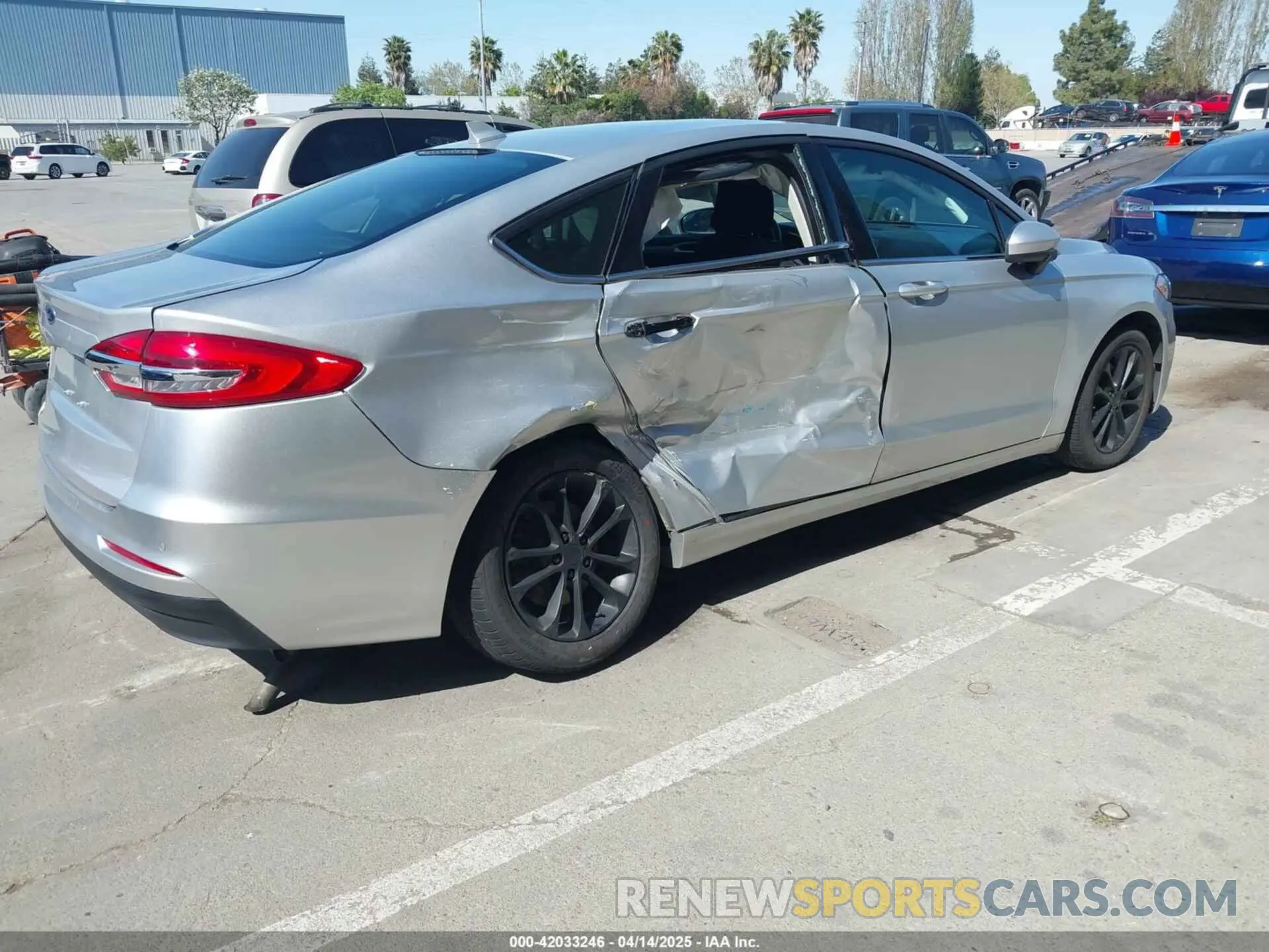 4 Photograph of a damaged car 3FA6P0LU4KR268983 FORD FUSION HYBRID 2019