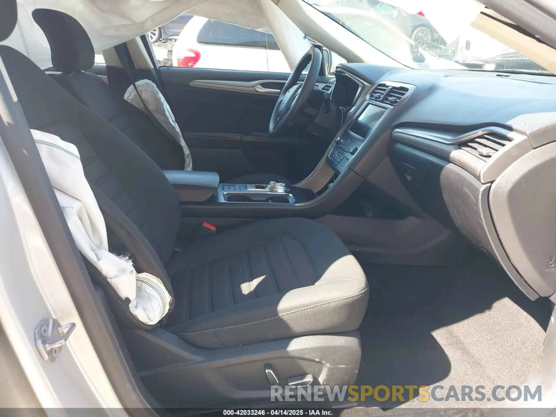 5 Photograph of a damaged car 3FA6P0LU4KR268983 FORD FUSION HYBRID 2019