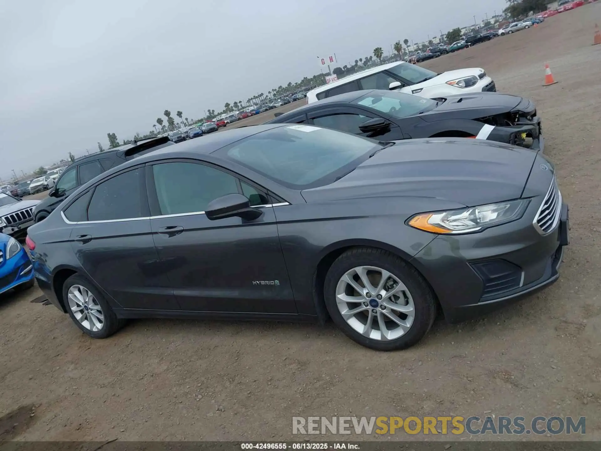 13 Photograph of a damaged car 3FA6P0LU5KR104335 FORD FUSION HYBRID 2019