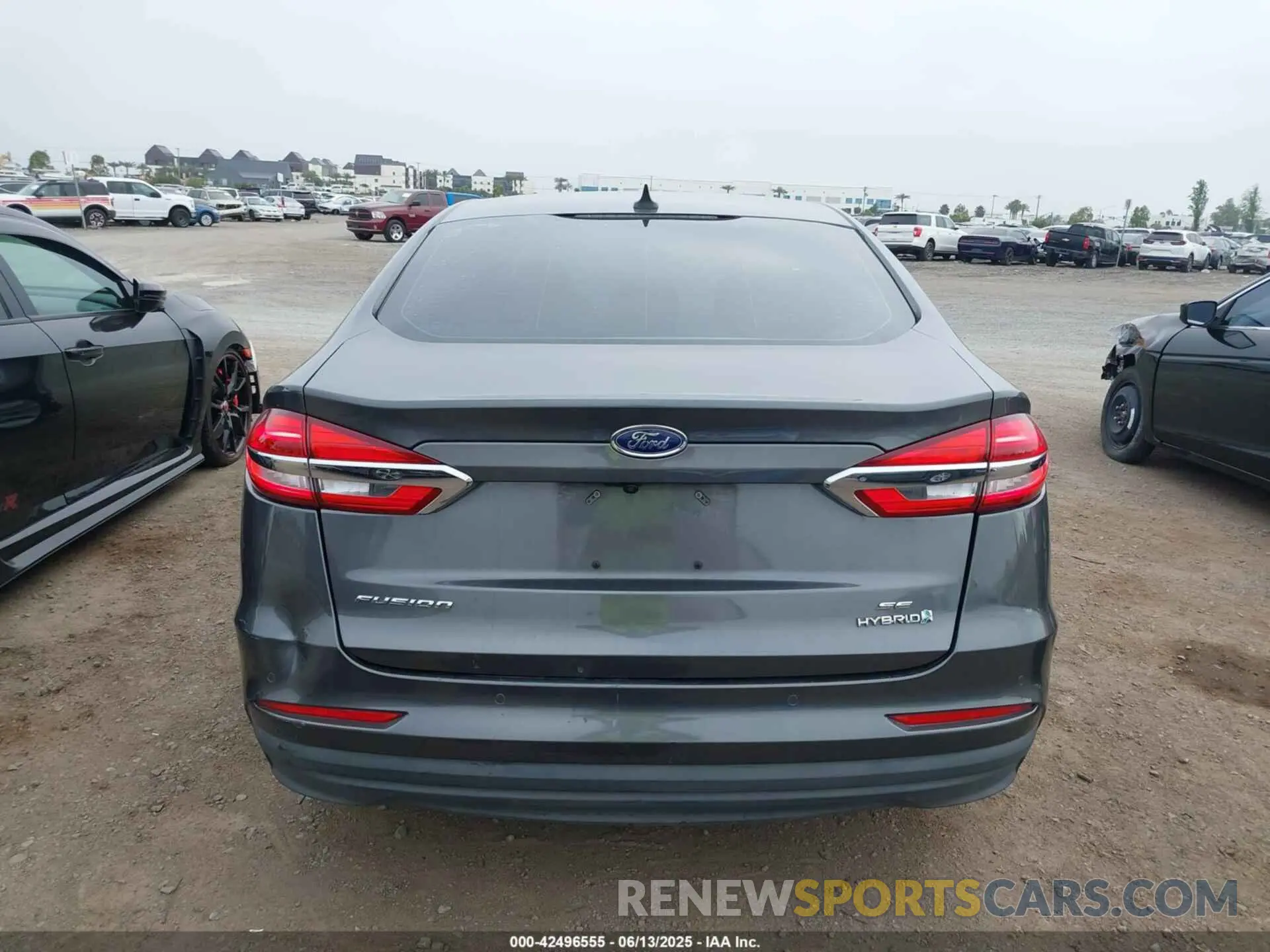 16 Photograph of a damaged car 3FA6P0LU5KR104335 FORD FUSION HYBRID 2019