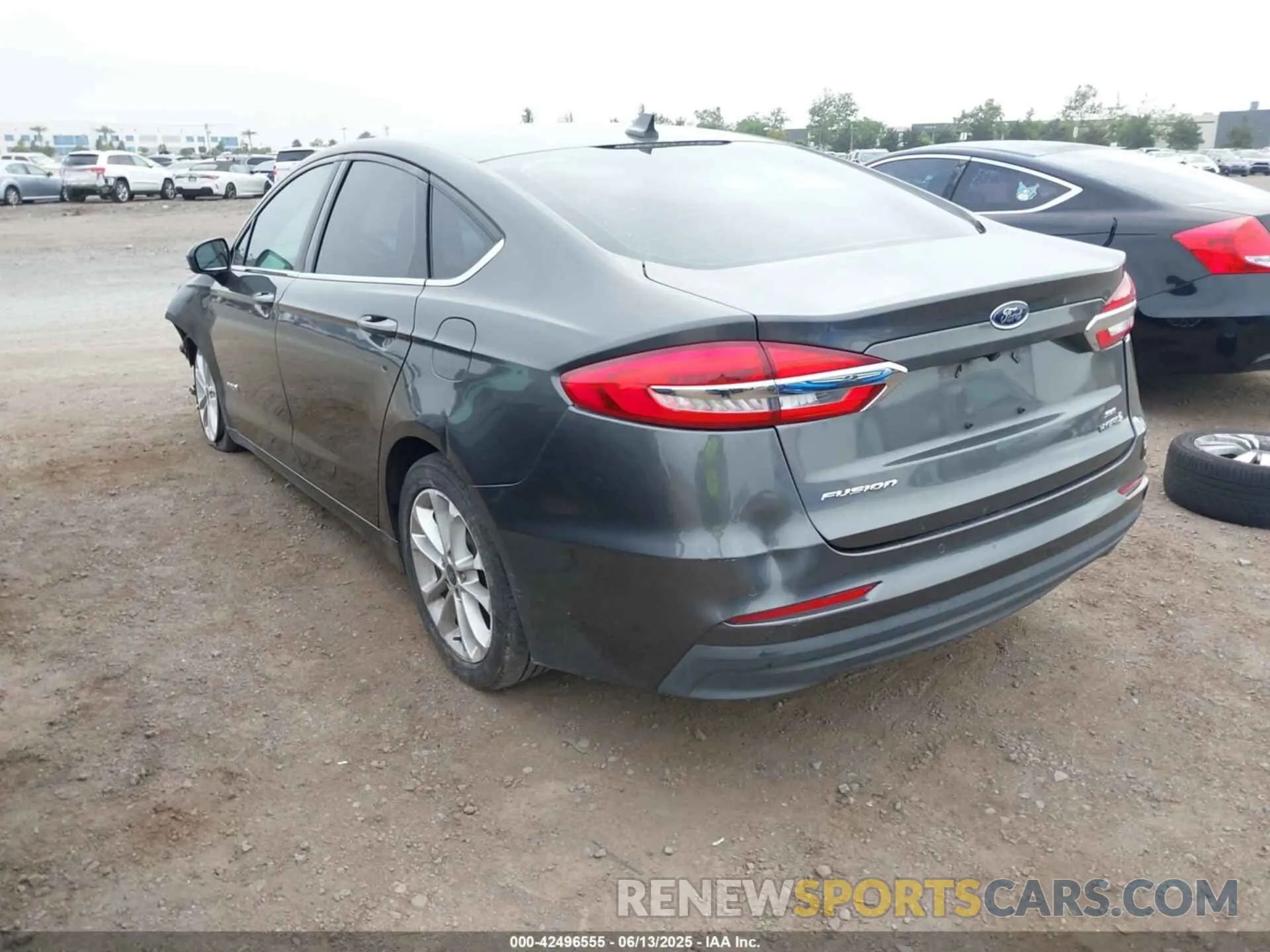 3 Photograph of a damaged car 3FA6P0LU5KR104335 FORD FUSION HYBRID 2019