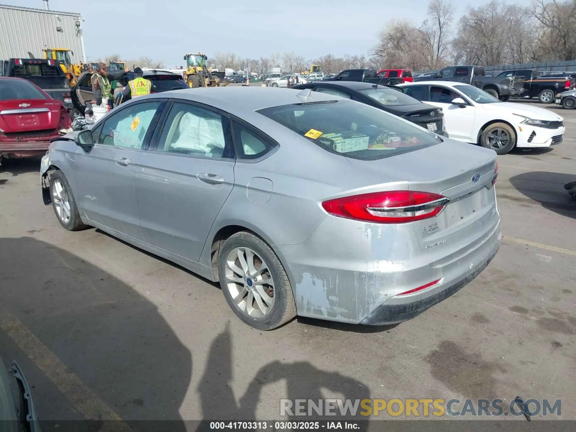 3 Photograph of a damaged car 3FA6P0LU5KR140266 FORD FUSION HYBRID 2019