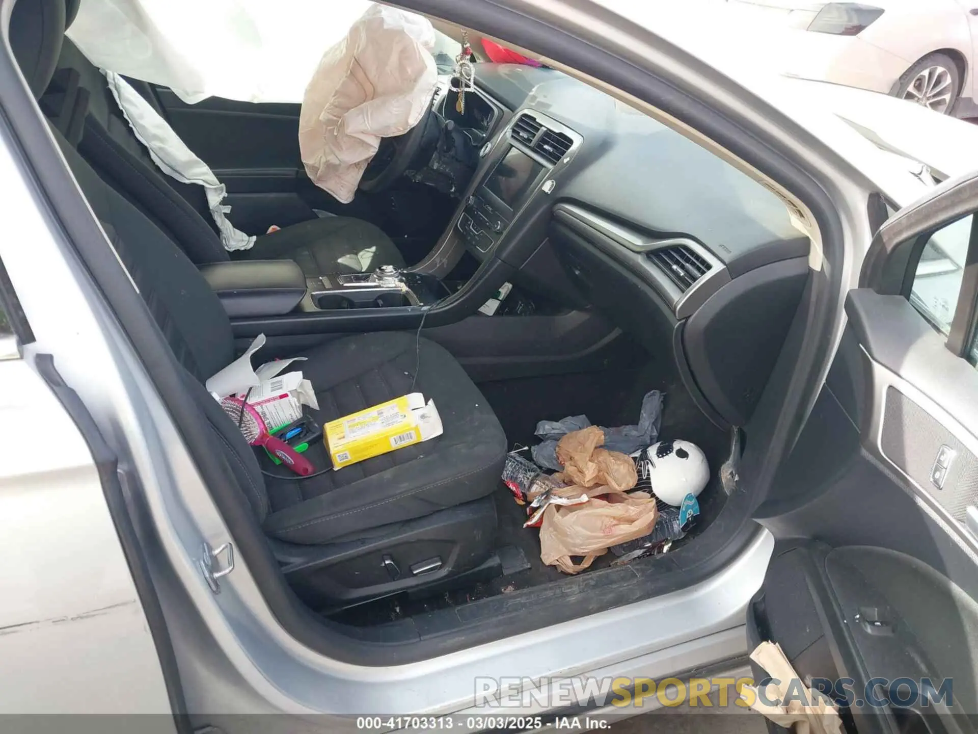 5 Photograph of a damaged car 3FA6P0LU5KR140266 FORD FUSION HYBRID 2019