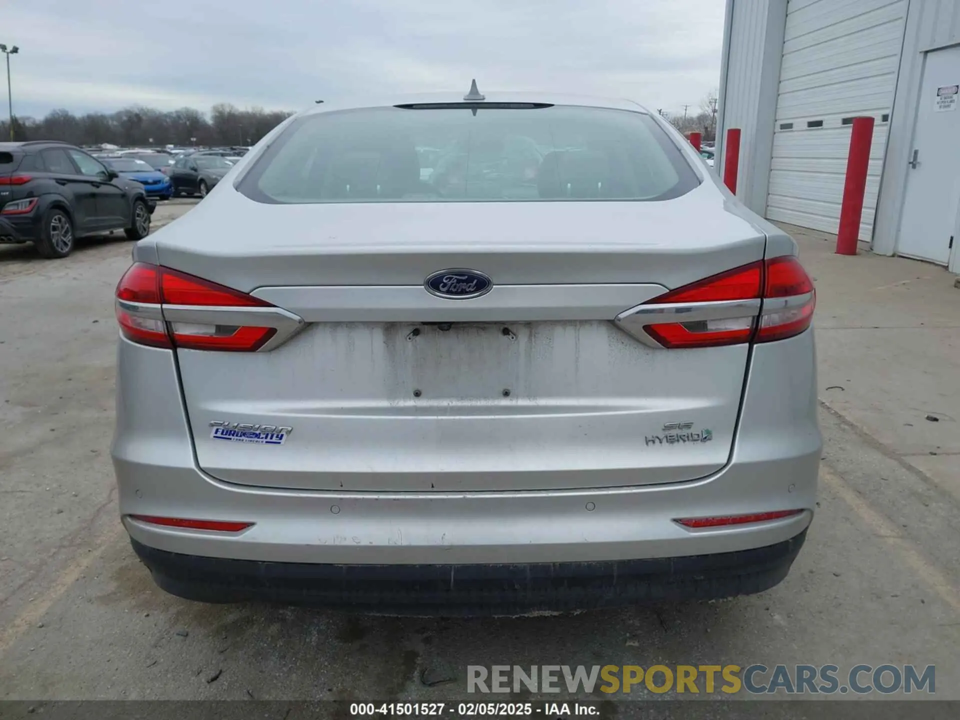17 Photograph of a damaged car 3FA6P0LU5KR144947 FORD FUSION HYBRID 2019