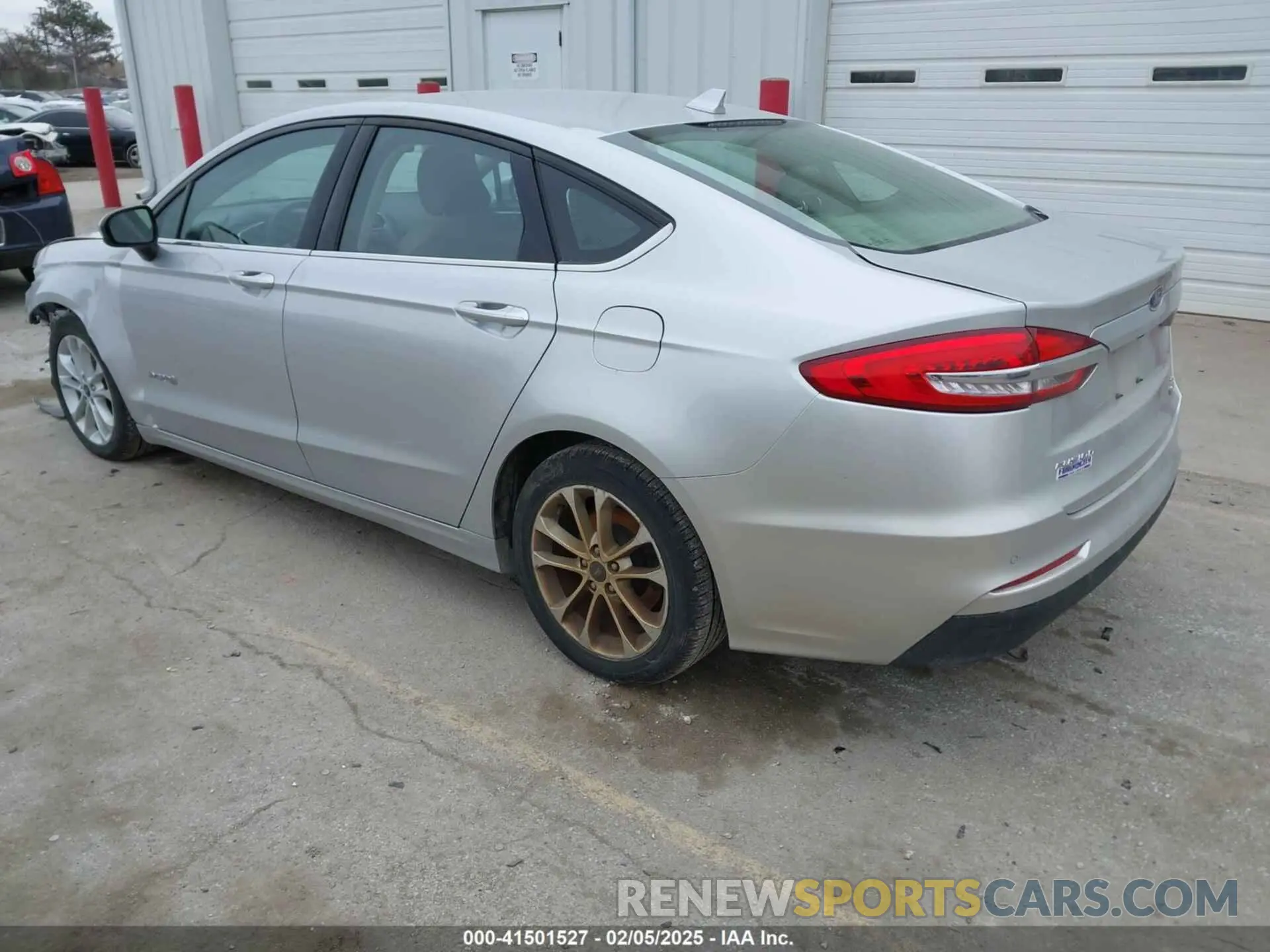 3 Photograph of a damaged car 3FA6P0LU5KR144947 FORD FUSION HYBRID 2019
