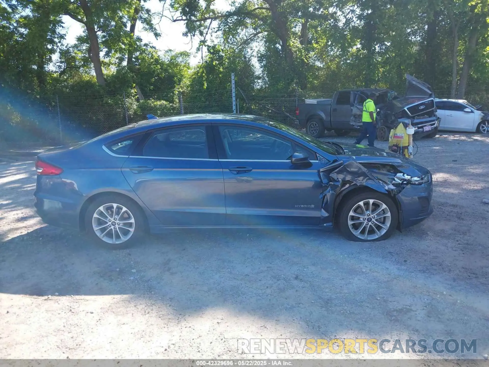 13 Photograph of a damaged car 3FA6P0LU5KR185062 FORD FUSION HYBRID 2019