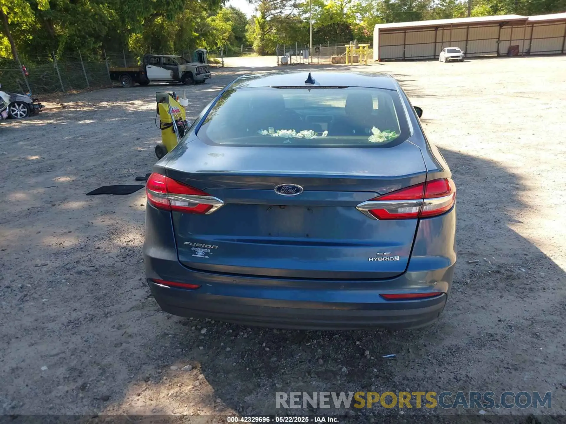 16 Photograph of a damaged car 3FA6P0LU5KR185062 FORD FUSION HYBRID 2019