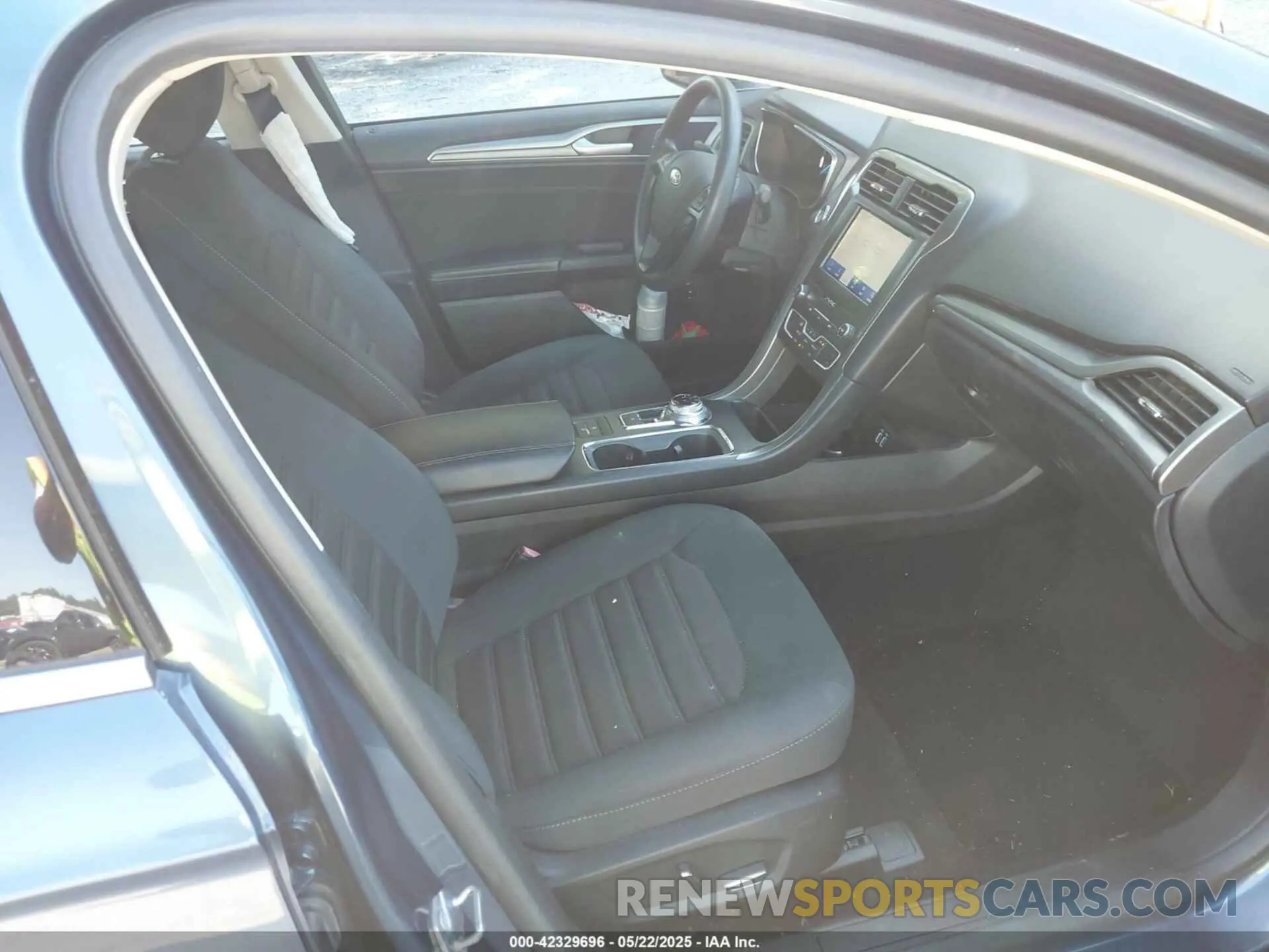 5 Photograph of a damaged car 3FA6P0LU5KR185062 FORD FUSION HYBRID 2019