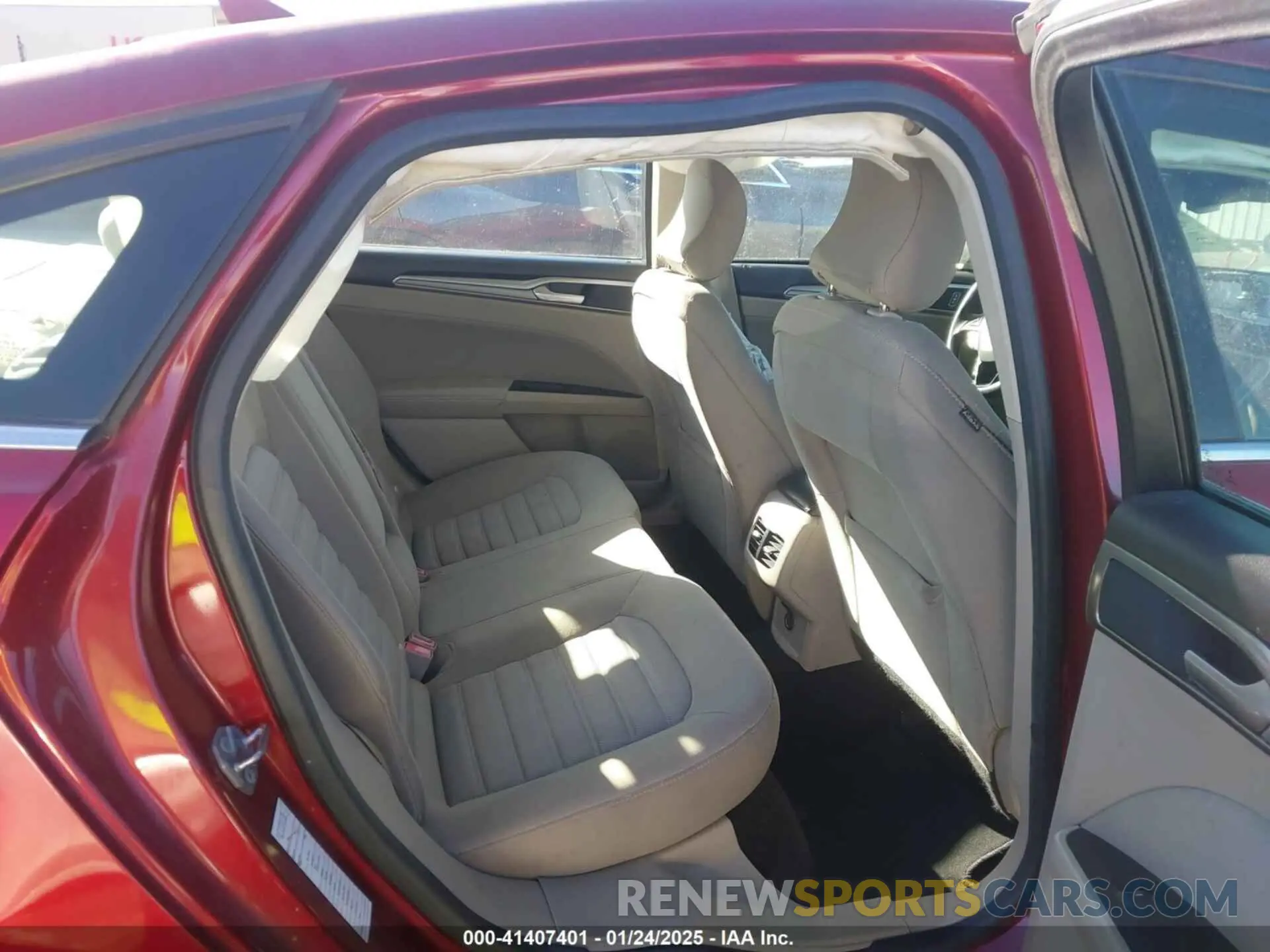 8 Photograph of a damaged car 3FA6P0LU5KR189838 FORD FUSION HYBRID 2019