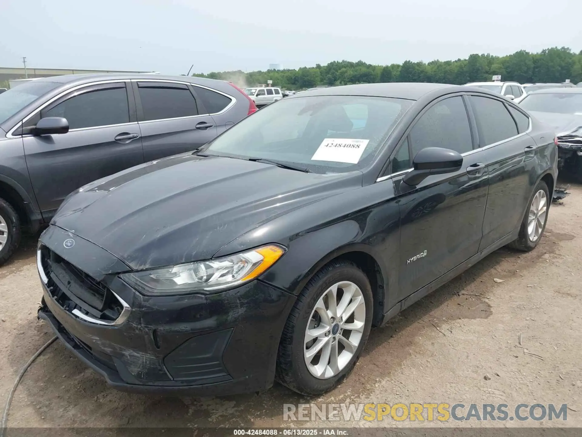 2 Photograph of a damaged car 3FA6P0LU5KR195915 FORD FUSION HYBRID 2019