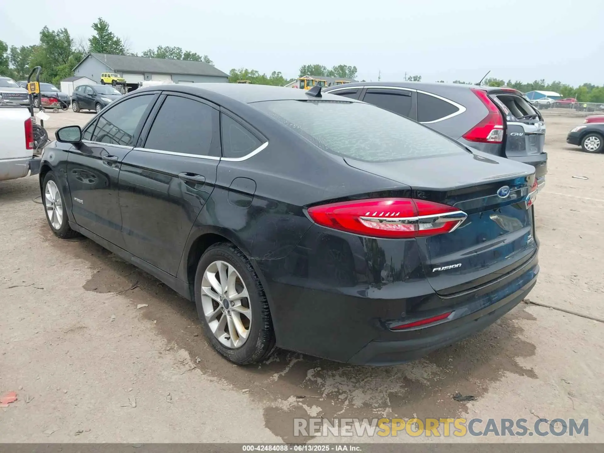 3 Photograph of a damaged car 3FA6P0LU5KR195915 FORD FUSION HYBRID 2019