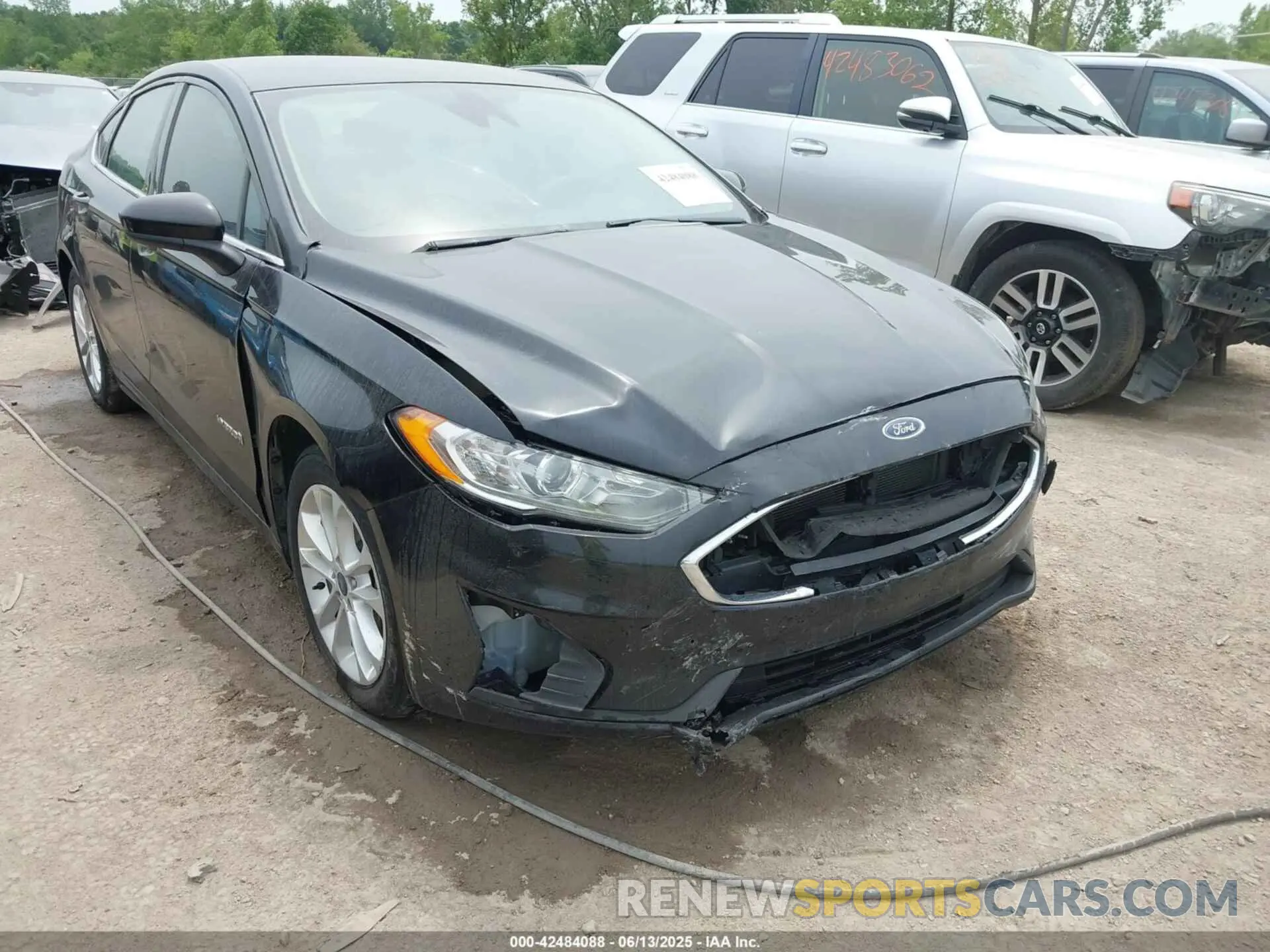 6 Photograph of a damaged car 3FA6P0LU5KR195915 FORD FUSION HYBRID 2019