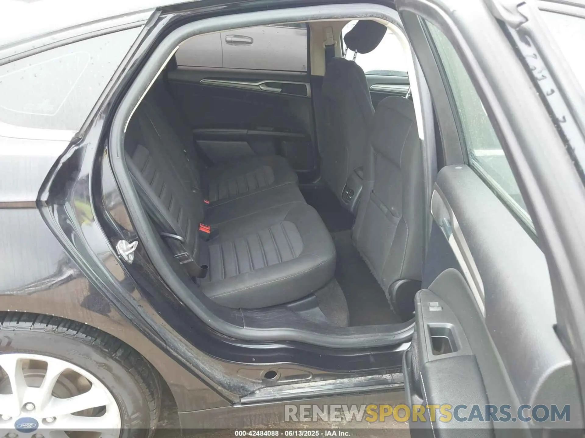 8 Photograph of a damaged car 3FA6P0LU5KR195915 FORD FUSION HYBRID 2019