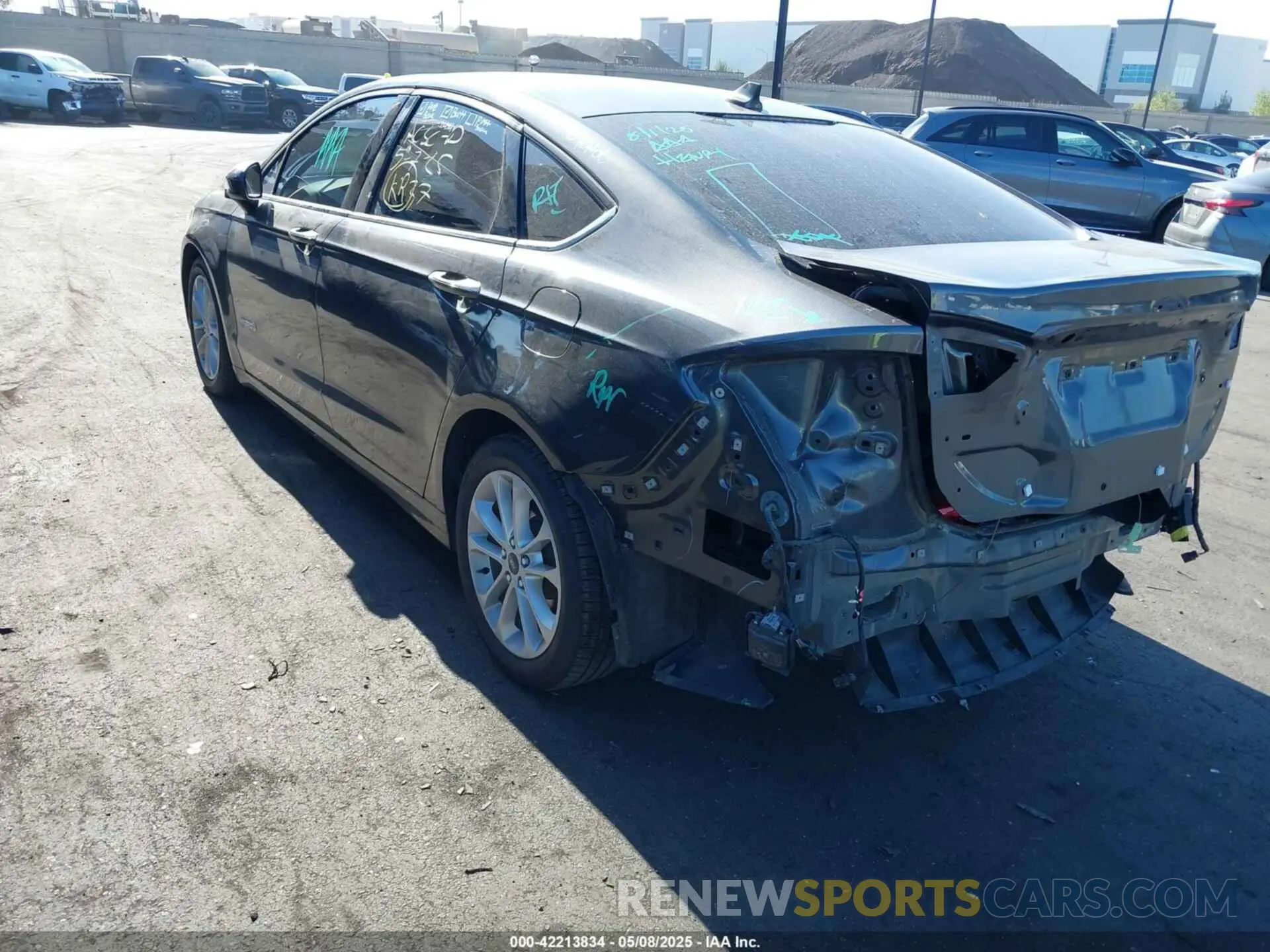 3 Photograph of a damaged car 3FA6P0LU5KR200773 FORD FUSION HYBRID 2019