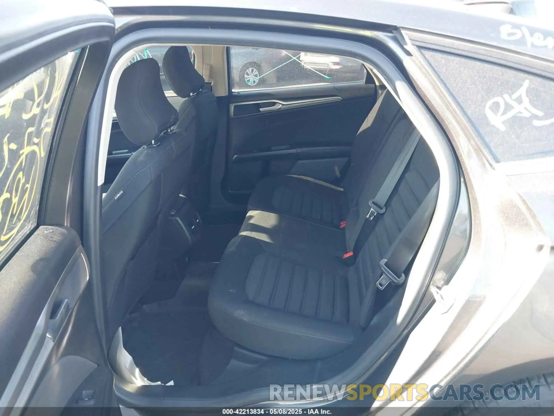 8 Photograph of a damaged car 3FA6P0LU5KR200773 FORD FUSION HYBRID 2019