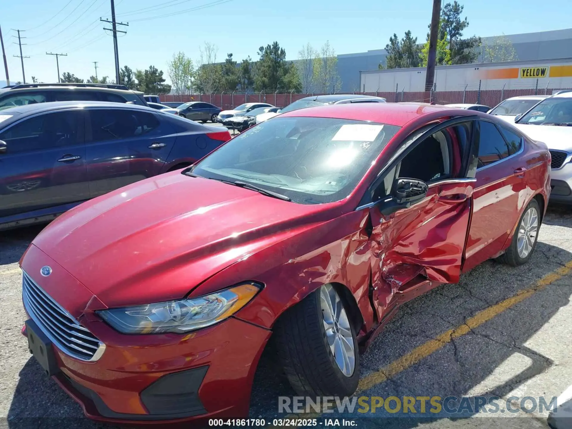 17 Photograph of a damaged car 3FA6P0LU5KR207903 FORD FUSION HYBRID 2019