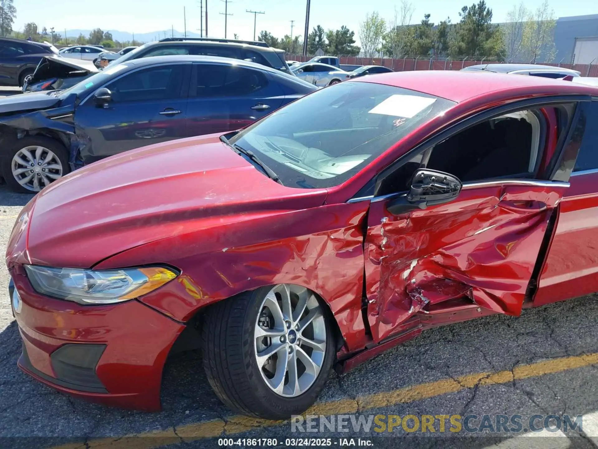 18 Photograph of a damaged car 3FA6P0LU5KR207903 FORD FUSION HYBRID 2019