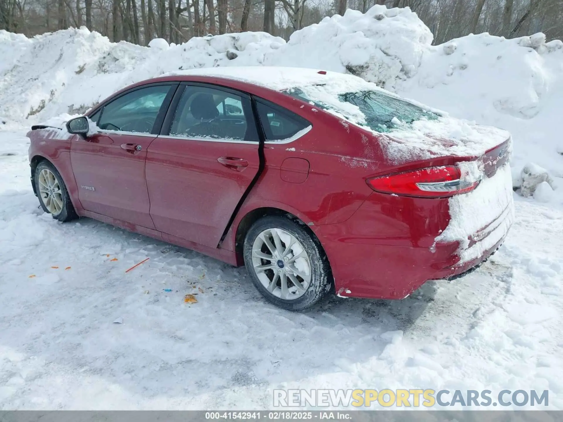 3 Photograph of a damaged car 3FA6P0LU5KR263775 FORD FUSION HYBRID 2019