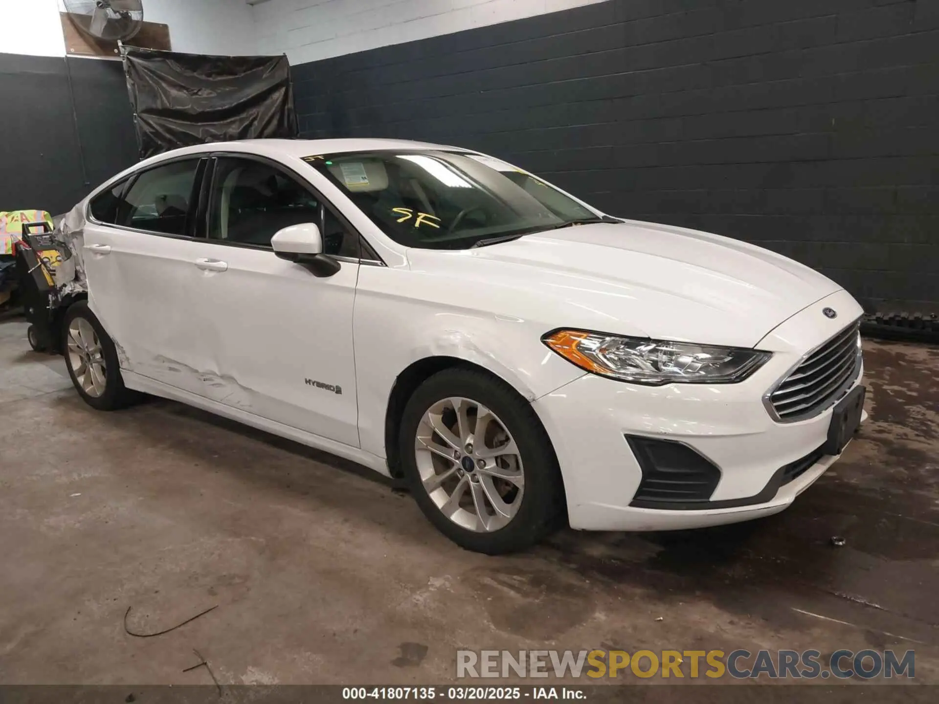 1 Photograph of a damaged car 3FA6P0LU5KR285355 FORD FUSION HYBRID 2019