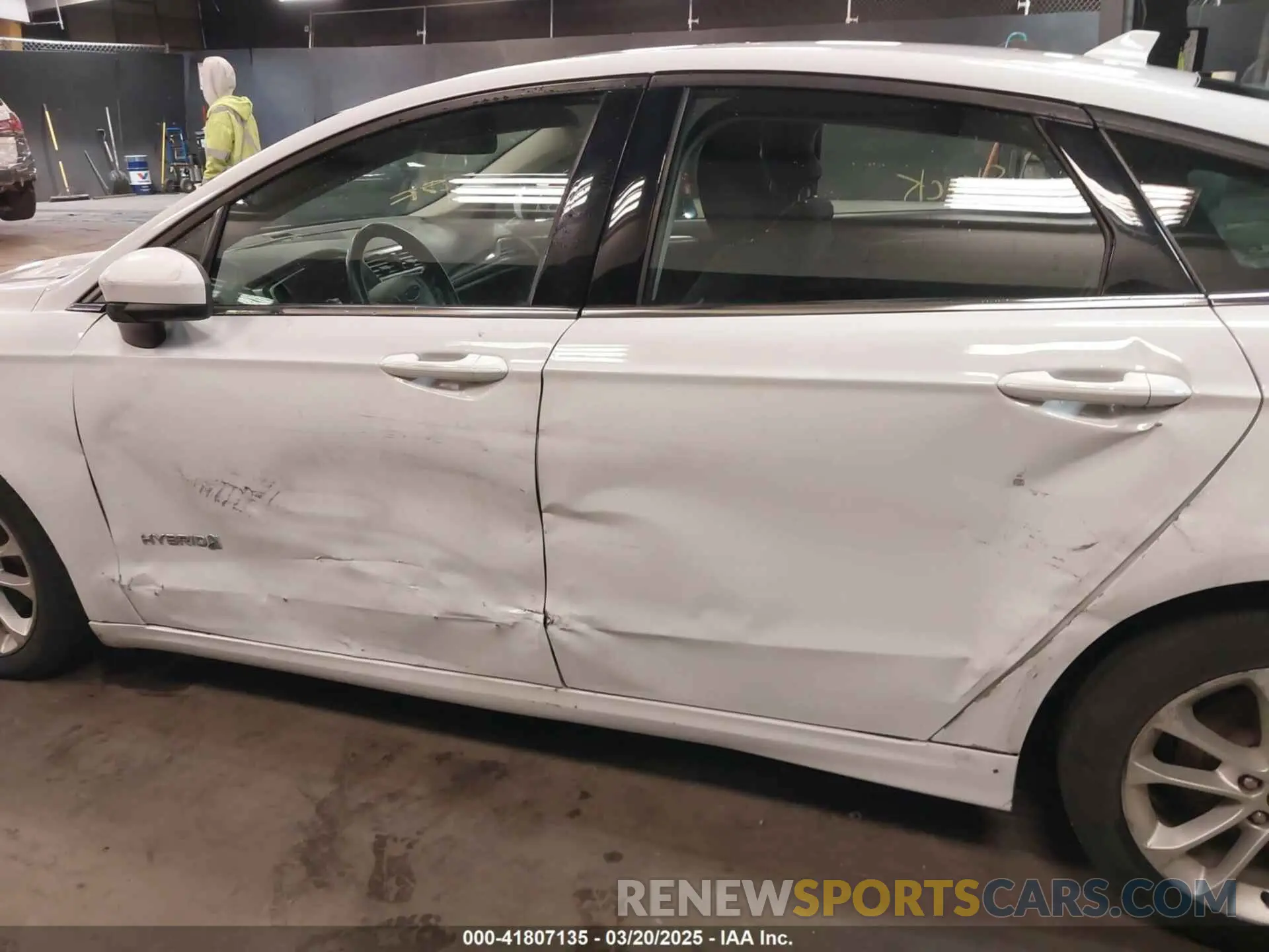 20 Photograph of a damaged car 3FA6P0LU5KR285355 FORD FUSION HYBRID 2019