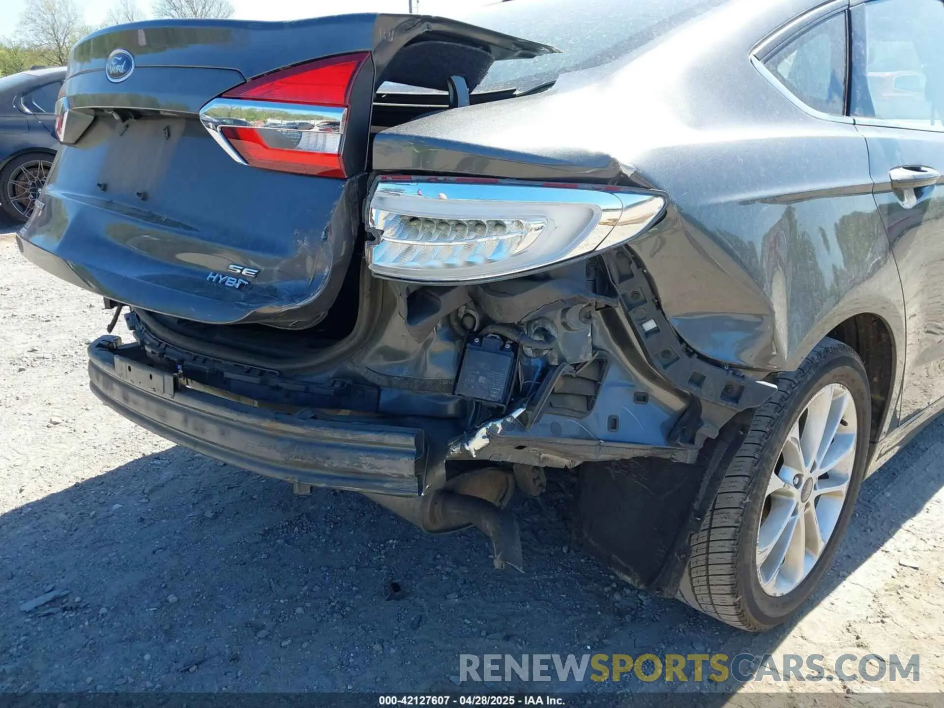 6 Photograph of a damaged car 3FA6P0LU6KR126280 FORD FUSION HYBRID 2019
