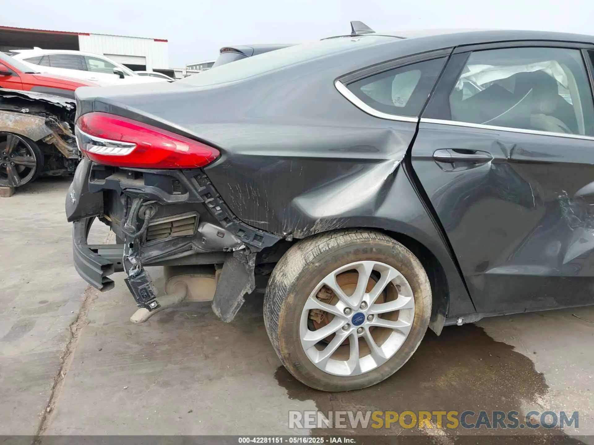 12 Photograph of a damaged car 3FA6P0LU6KR183899 FORD FUSION HYBRID 2019