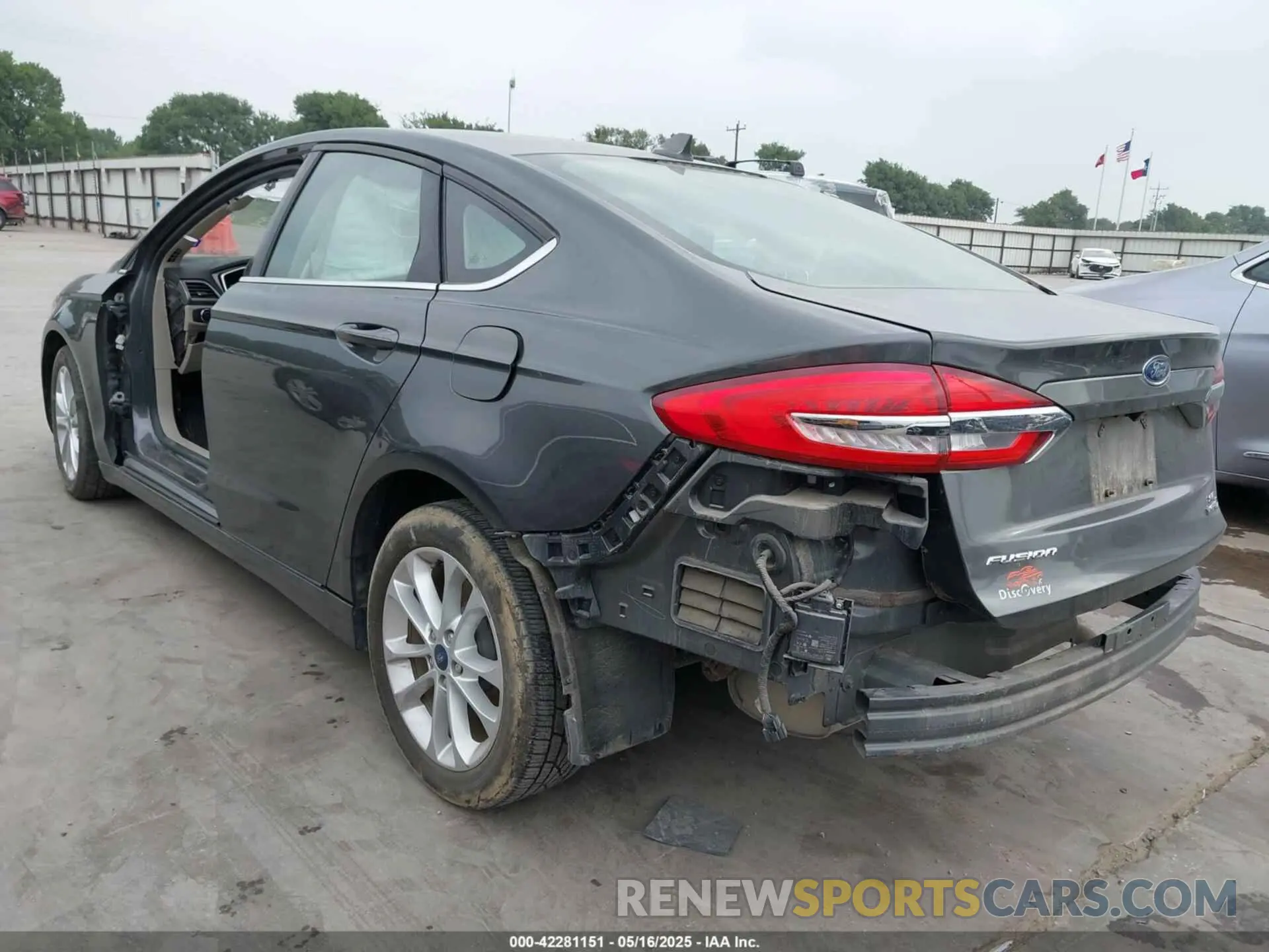 3 Photograph of a damaged car 3FA6P0LU6KR183899 FORD FUSION HYBRID 2019