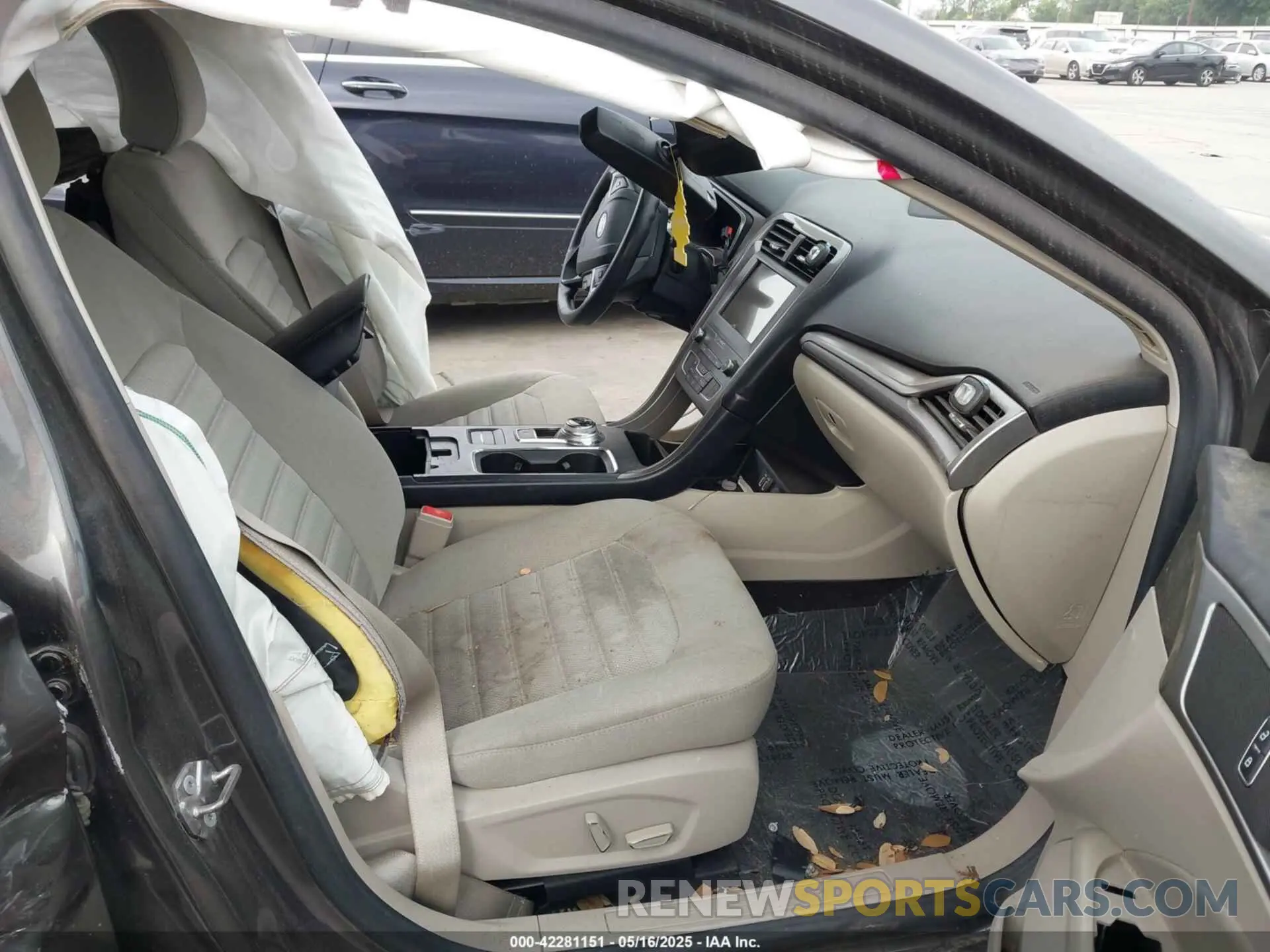 5 Photograph of a damaged car 3FA6P0LU6KR183899 FORD FUSION HYBRID 2019