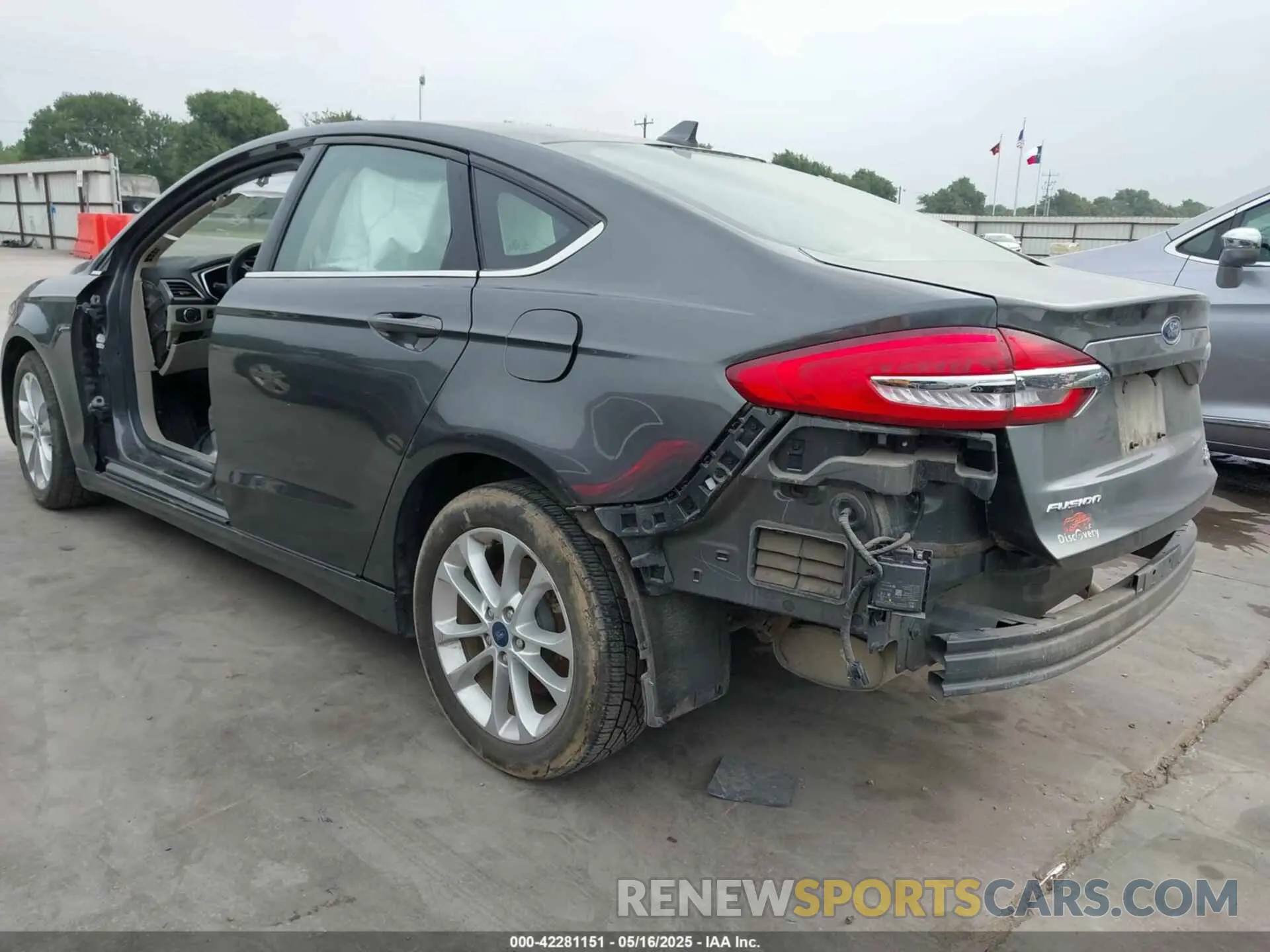6 Photograph of a damaged car 3FA6P0LU6KR183899 FORD FUSION HYBRID 2019
