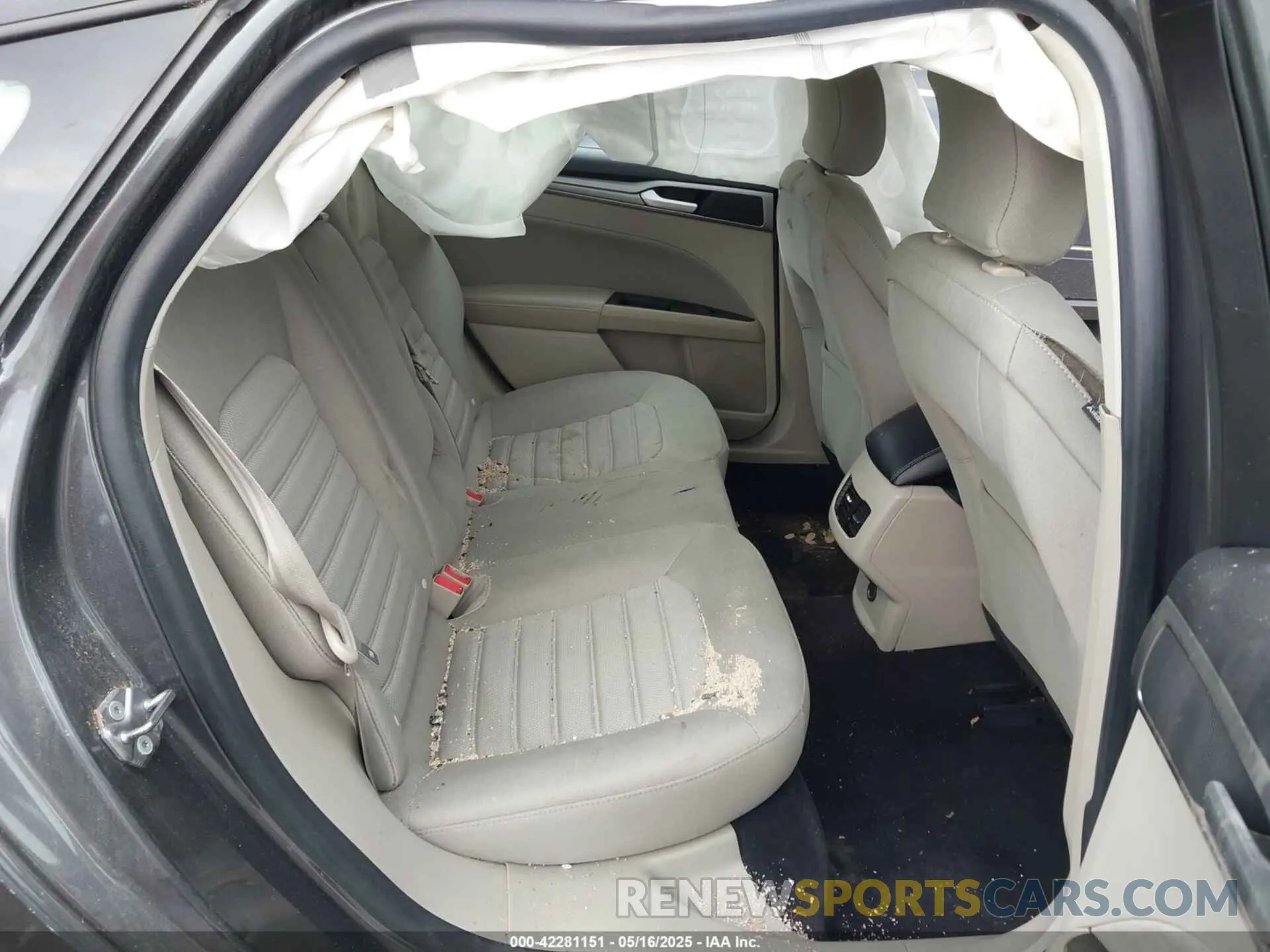 8 Photograph of a damaged car 3FA6P0LU6KR183899 FORD FUSION HYBRID 2019