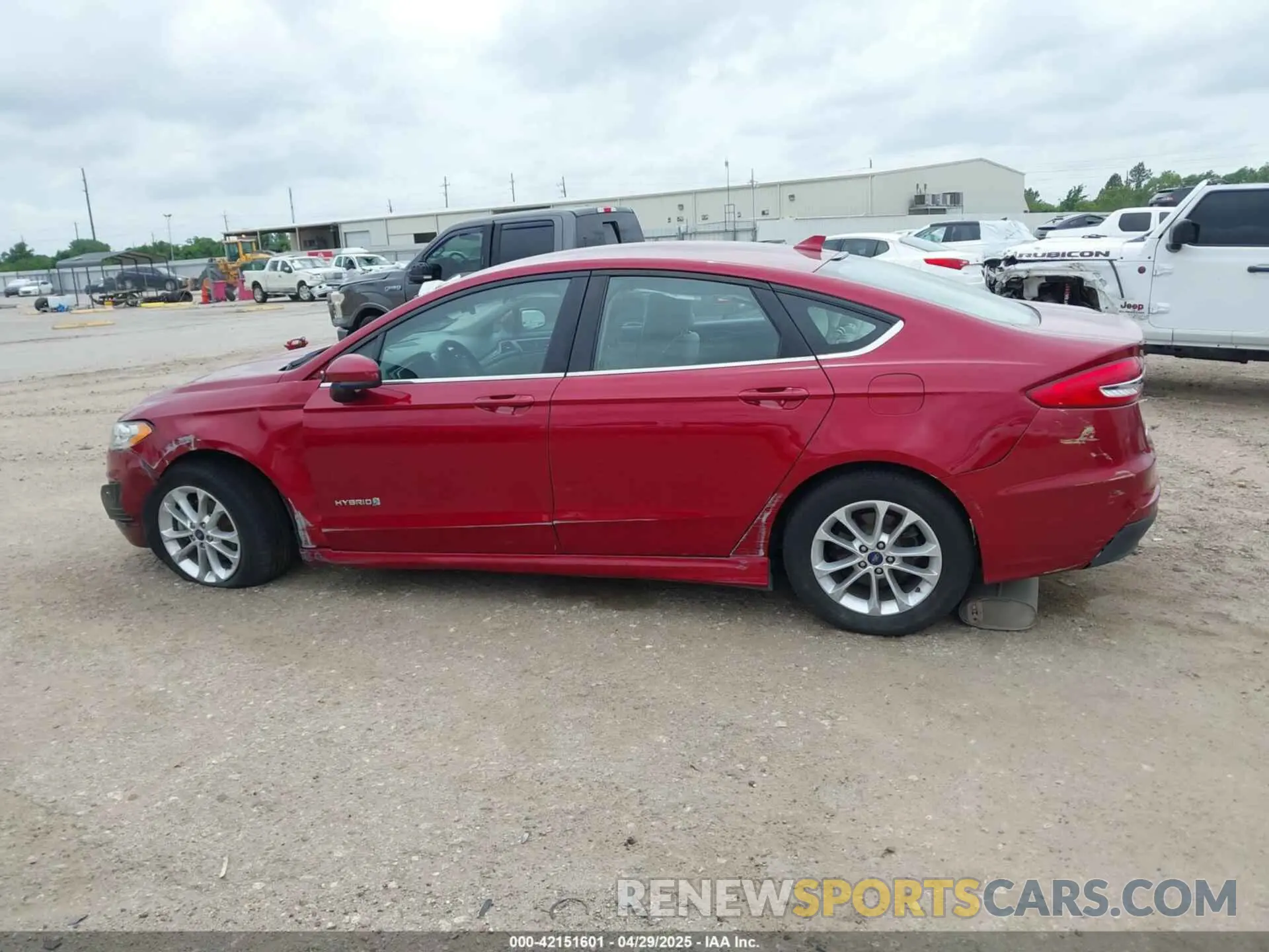 14 Photograph of a damaged car 3FA6P0LU6KR257130 FORD FUSION HYBRID 2019