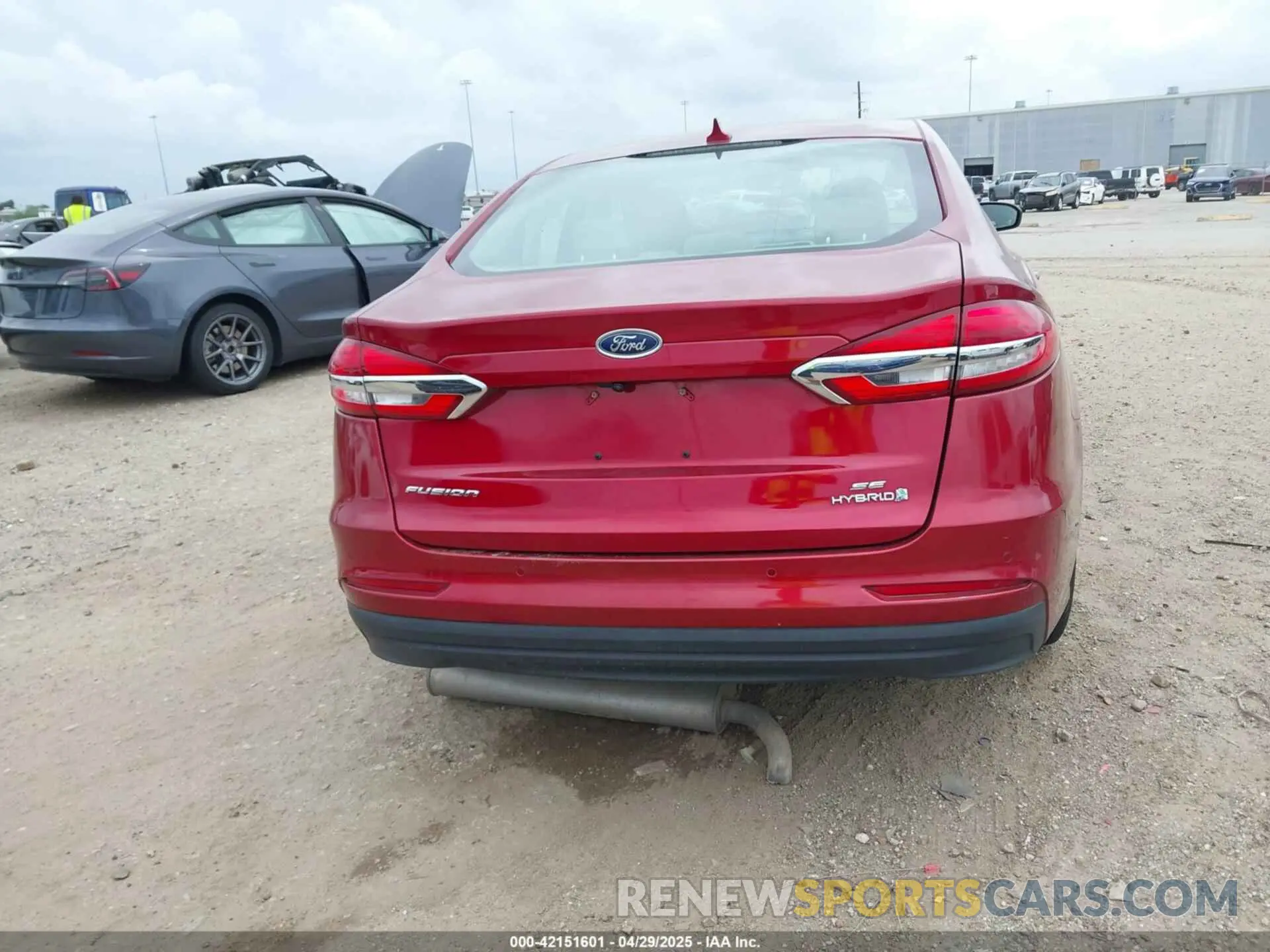 16 Photograph of a damaged car 3FA6P0LU6KR257130 FORD FUSION HYBRID 2019