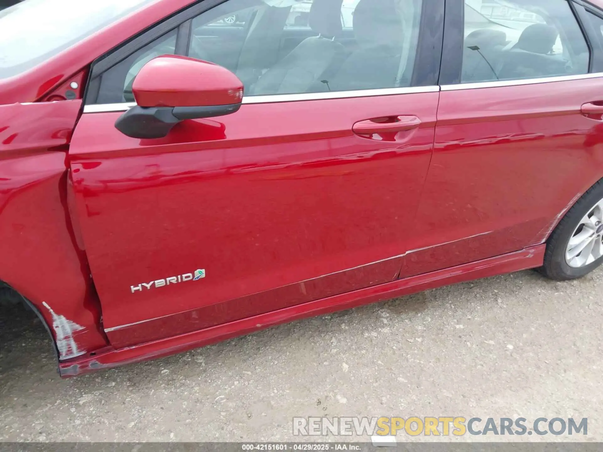 18 Photograph of a damaged car 3FA6P0LU6KR257130 FORD FUSION HYBRID 2019
